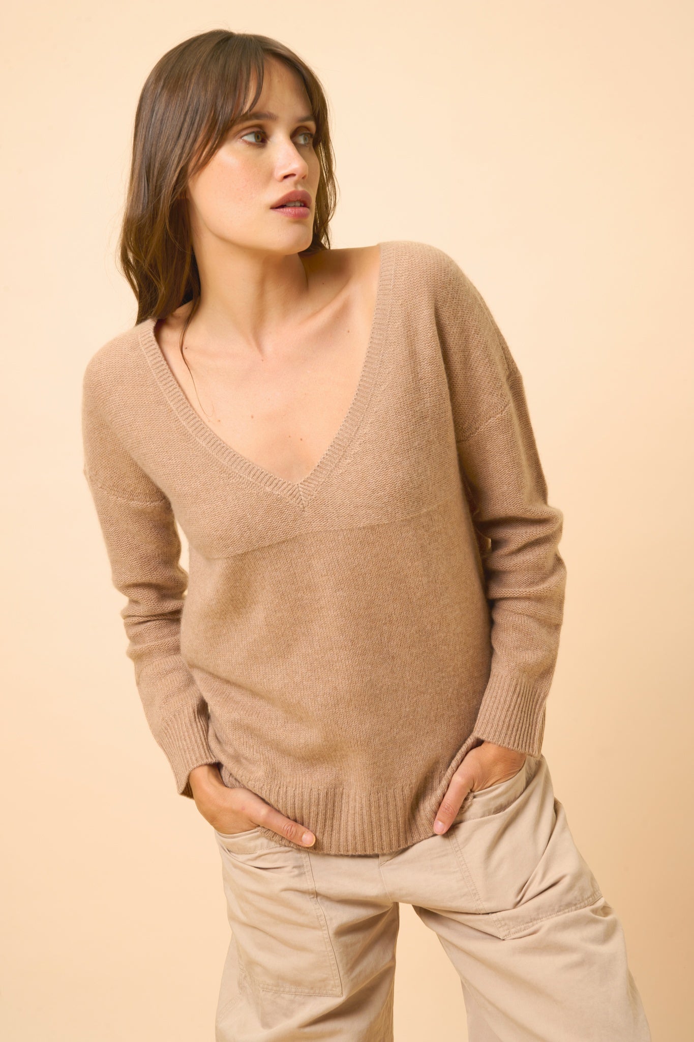 CASSIE pull col v camel chiné