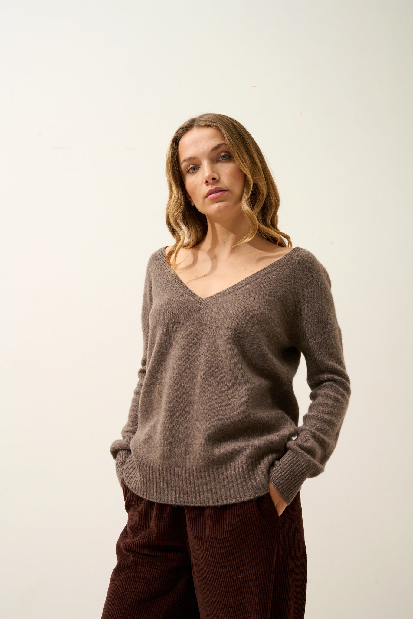 CASSIE pull col v taupe chiné