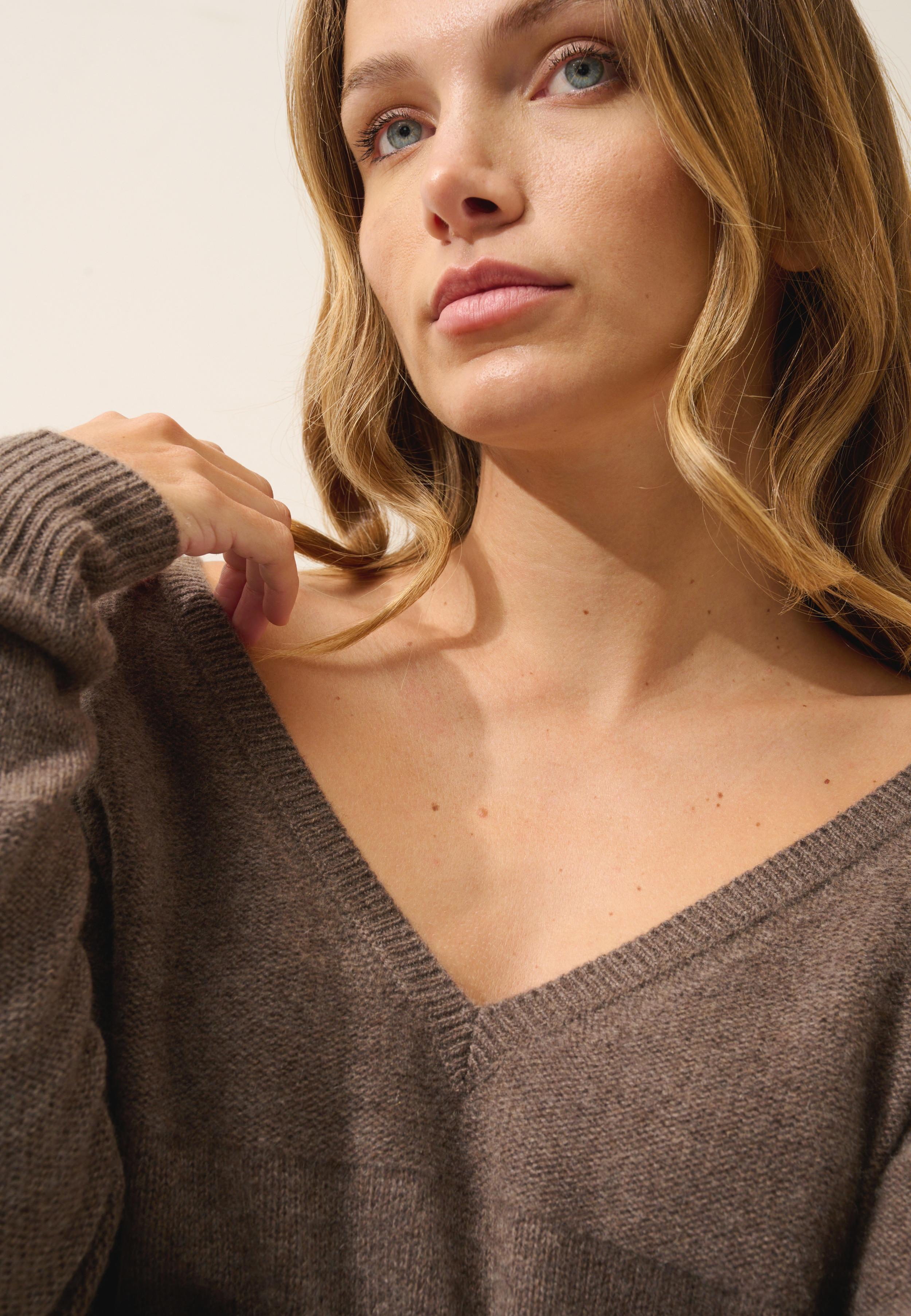CASSIE pull col v taupe chiné