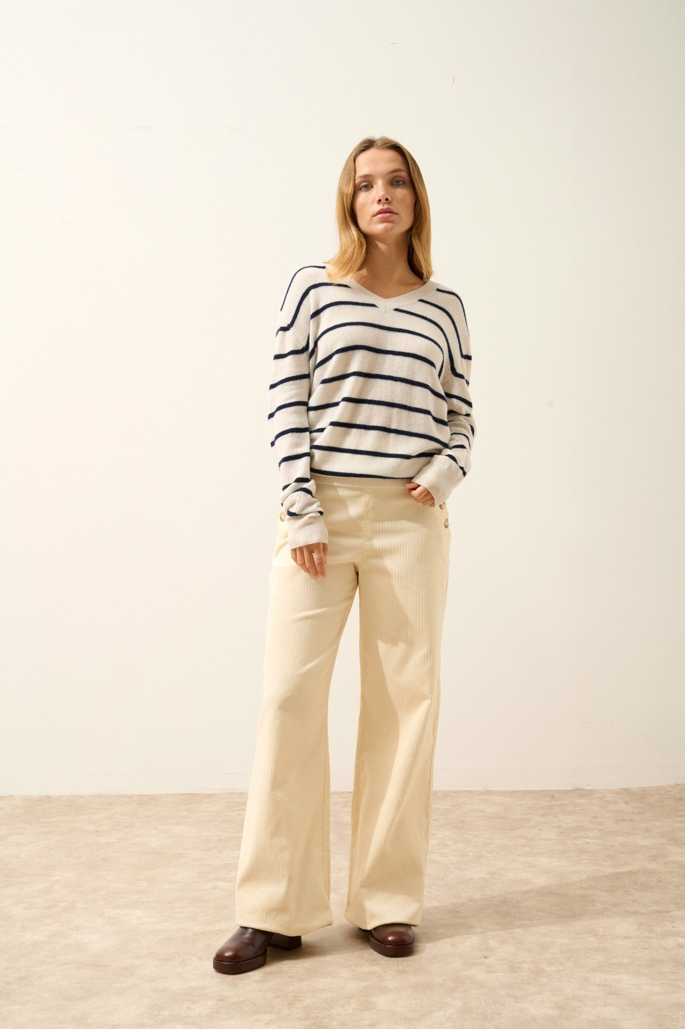 célimée pull col v bi-color navy/ivoire 100% cachemire