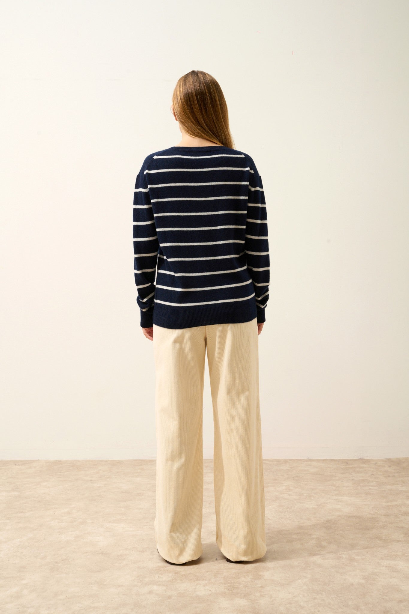 célimée pull col v bi-color navy/ivoire 100% cachemire