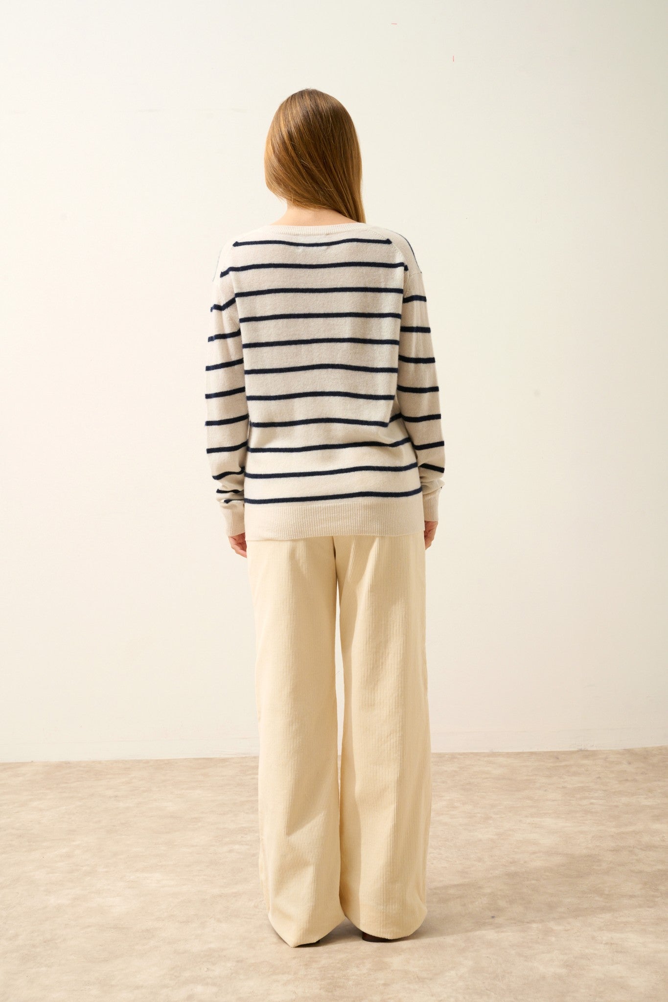 célimée pull col v bi-color navy/ivoire 100% cachemire