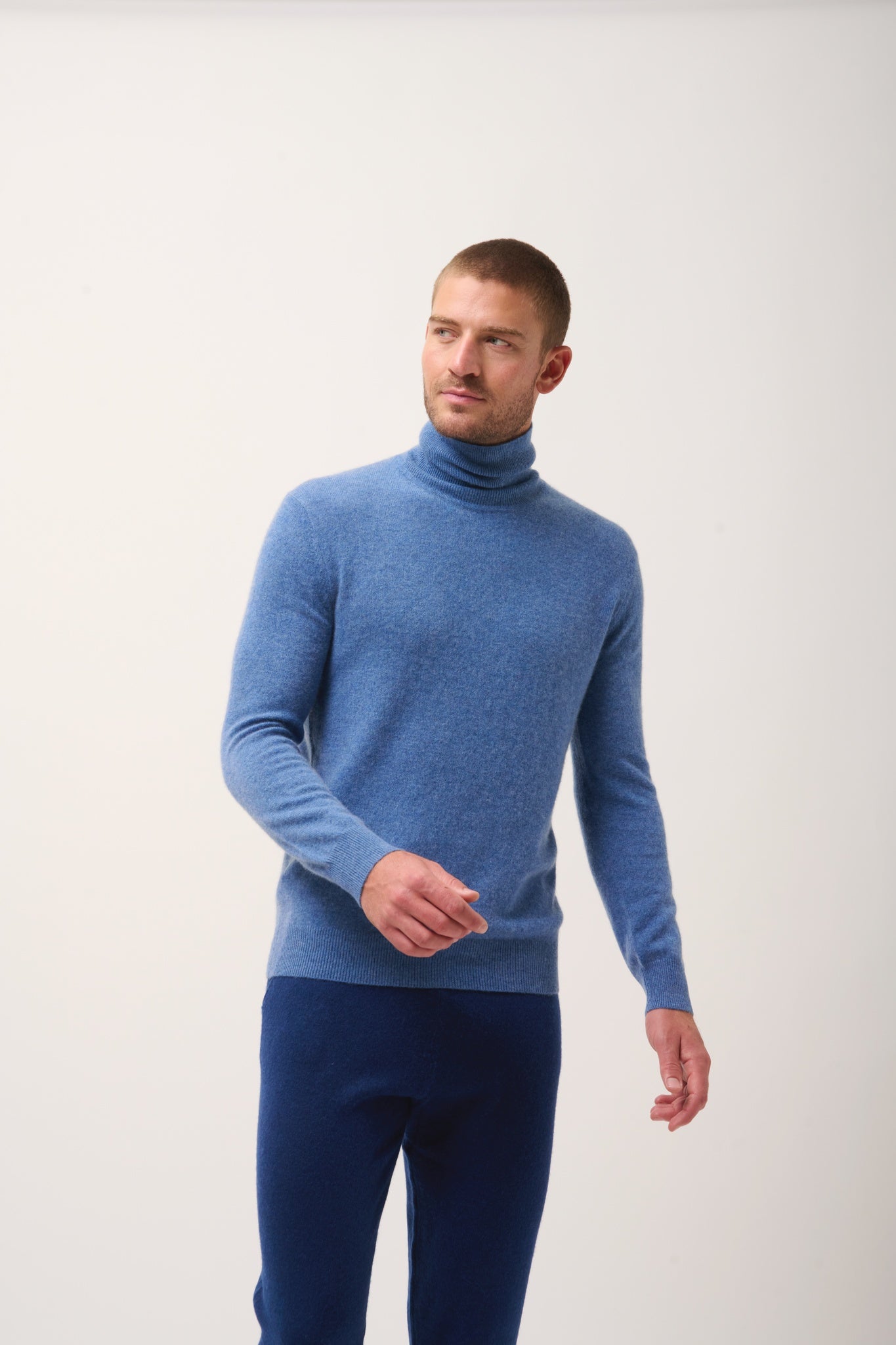 CONNOR pull col roulé bleu denim