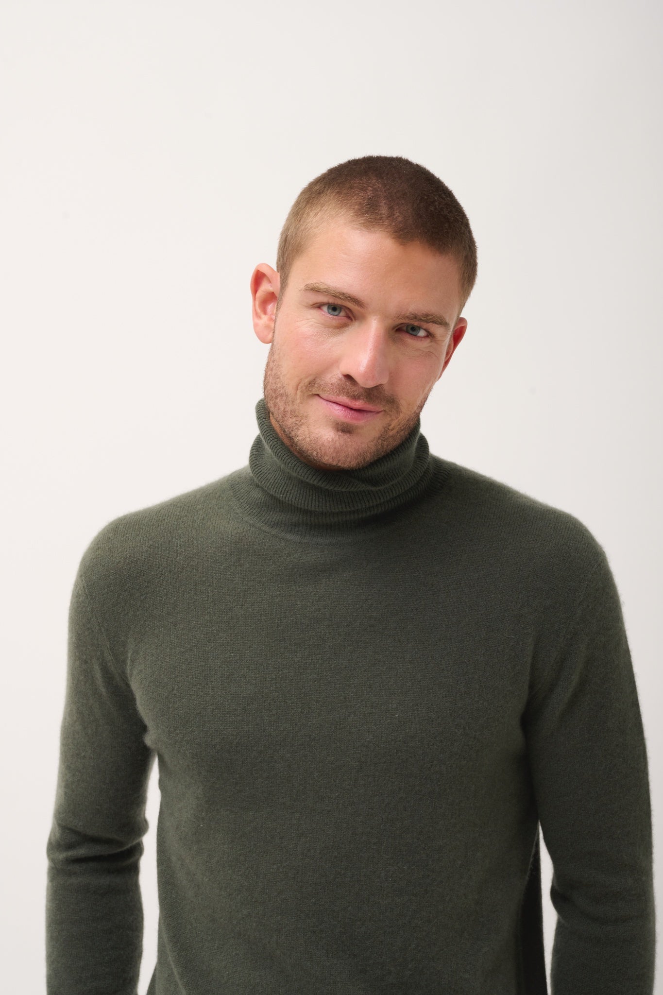 CONNOR pull col roulé kaki