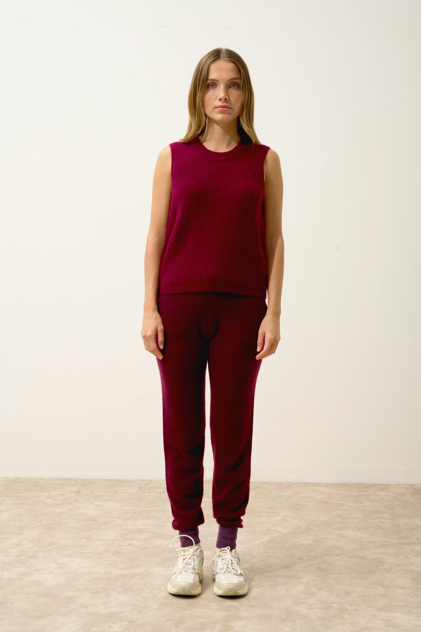 DAMPA burgundy round-neck tank top