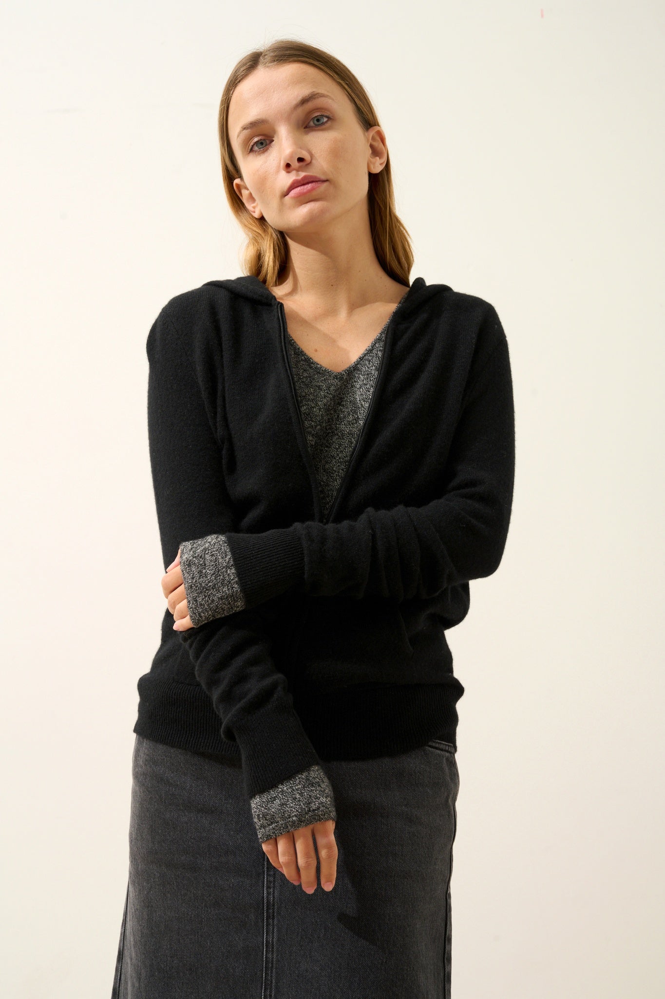 DEBBIE gilet col zippé capuche noir