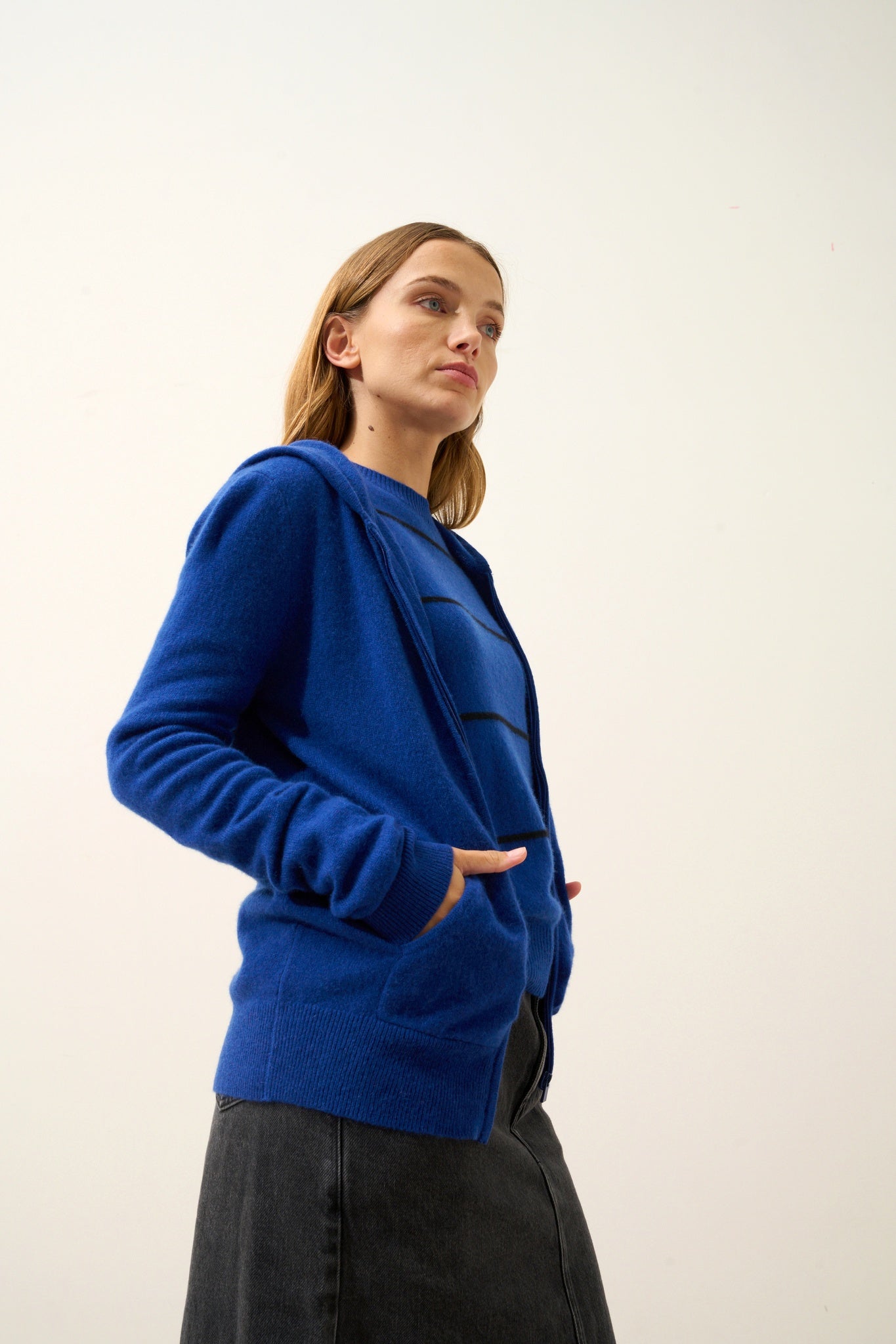 DEBBIE gilet col zippé capuche outremer