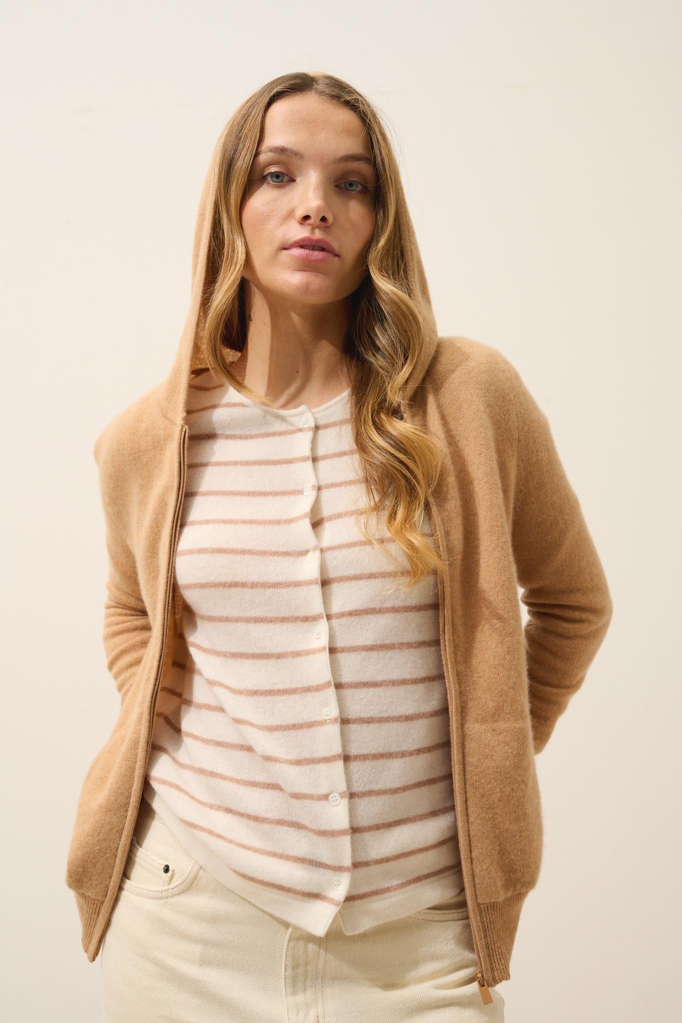 DEBBIE gilet col zippé capuche sahara