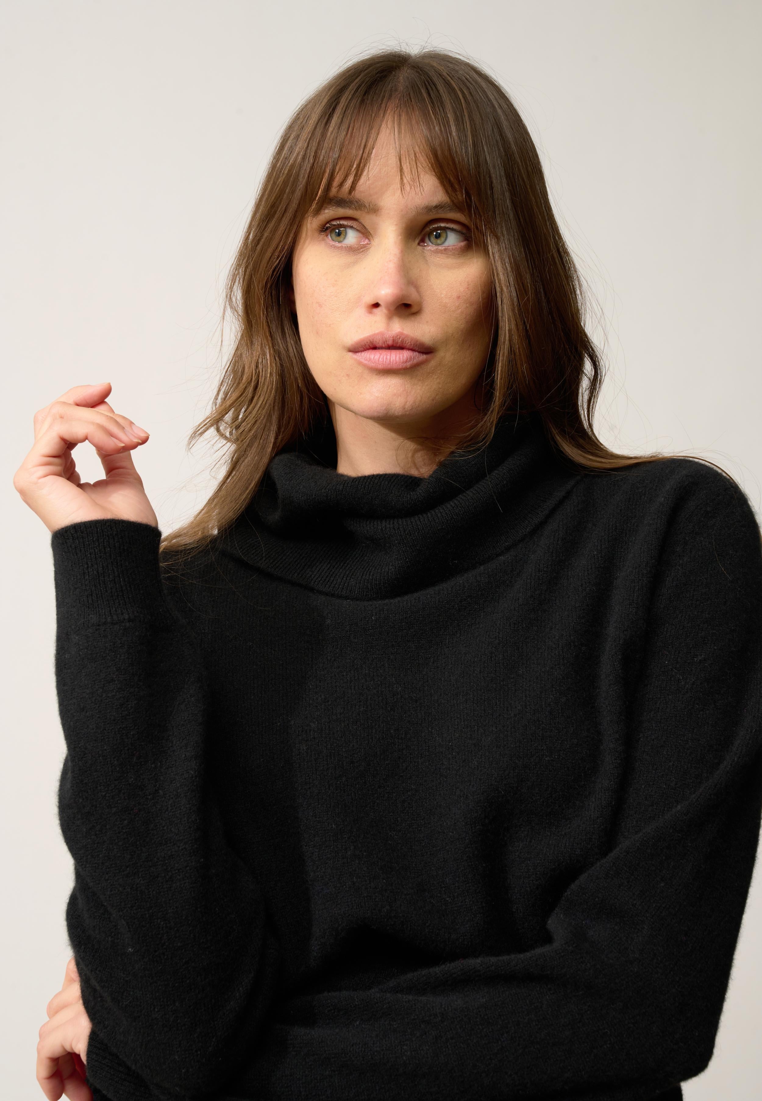 DONATELLA pull col roulé noir