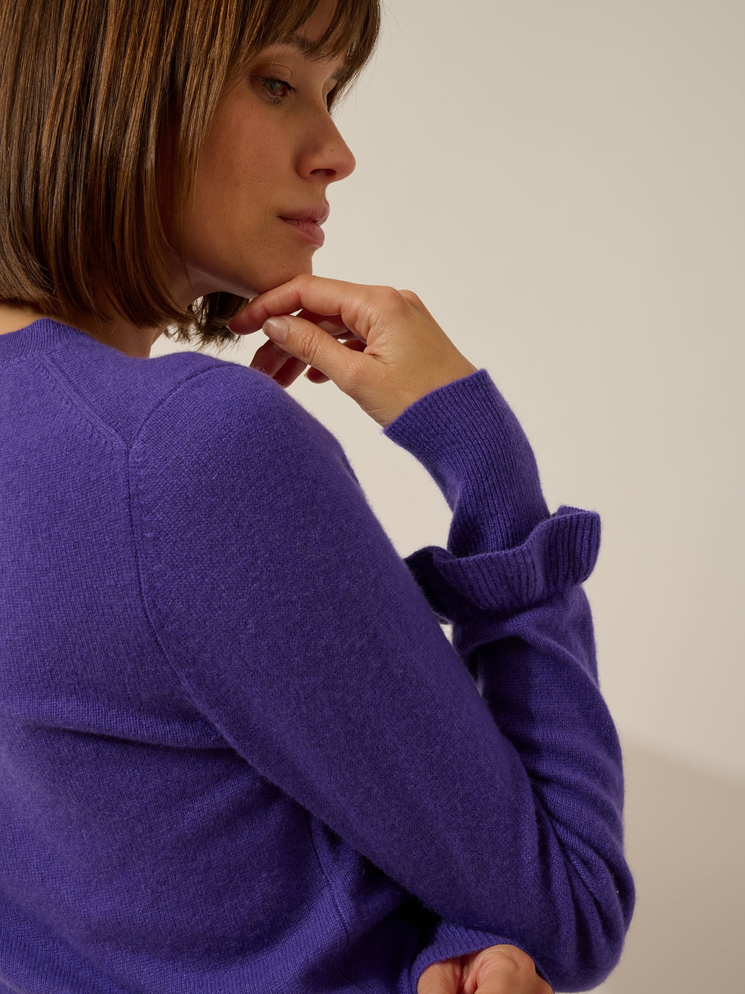 ELAREA round neck sweater with ruffled cuffs in amethyst