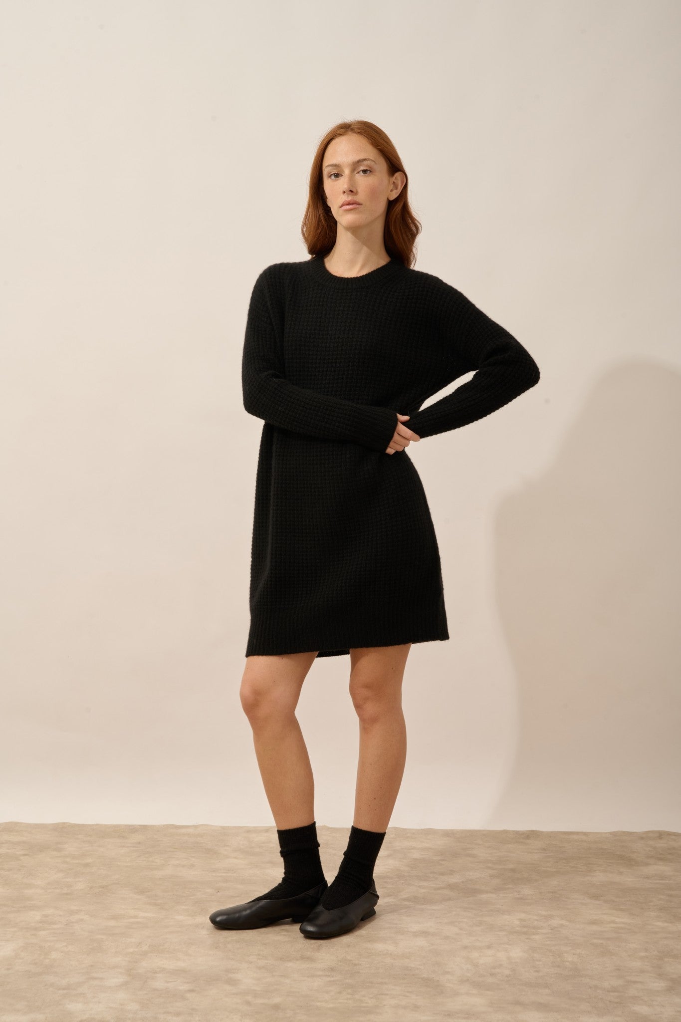 elena robe col rond 6 fils noir