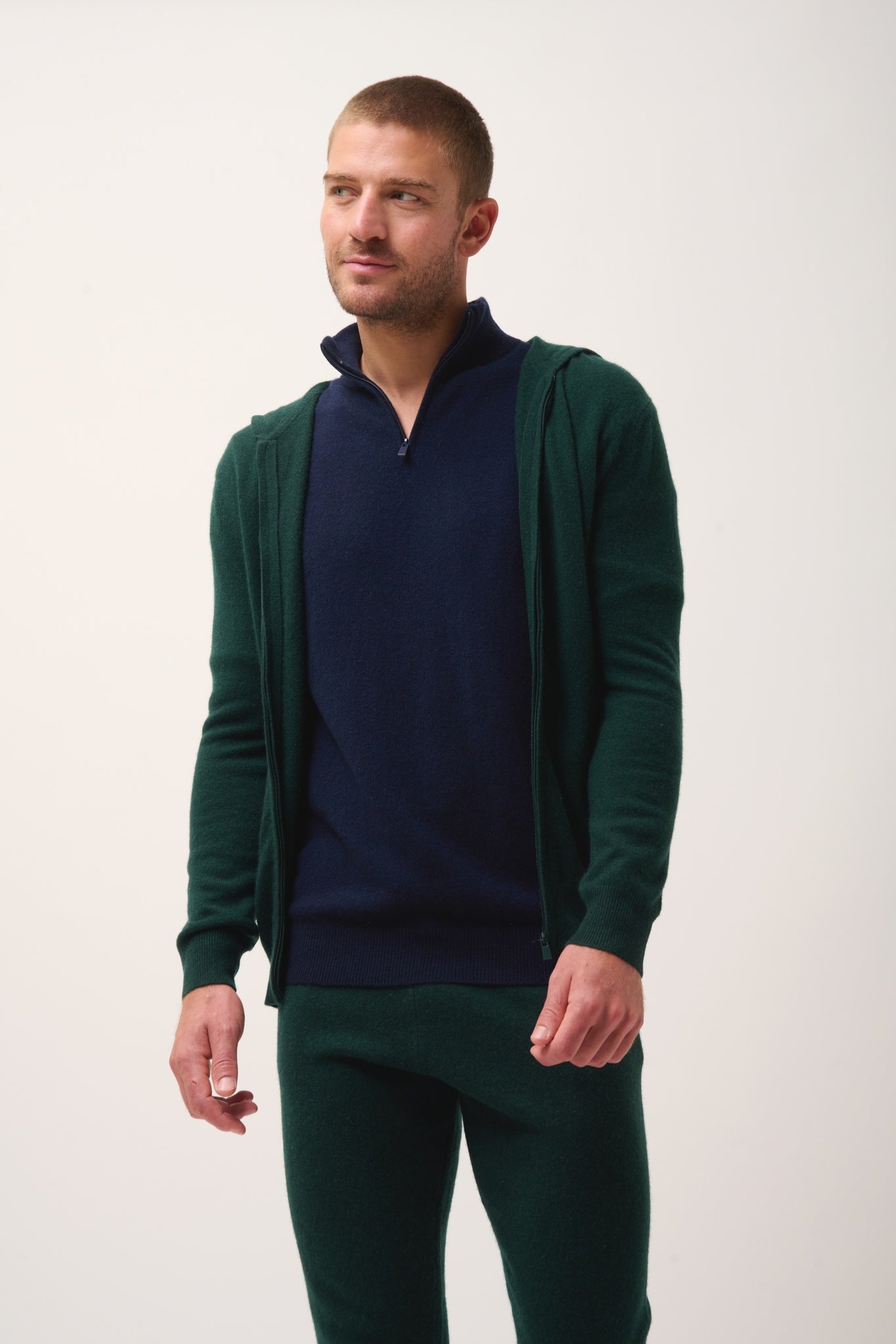 ELLIOT gilet col zippé capuche cyprès