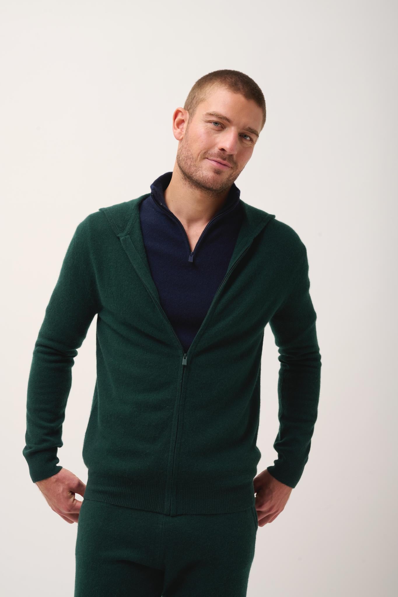 ELLIOT gilet col zippé capuche cyprès