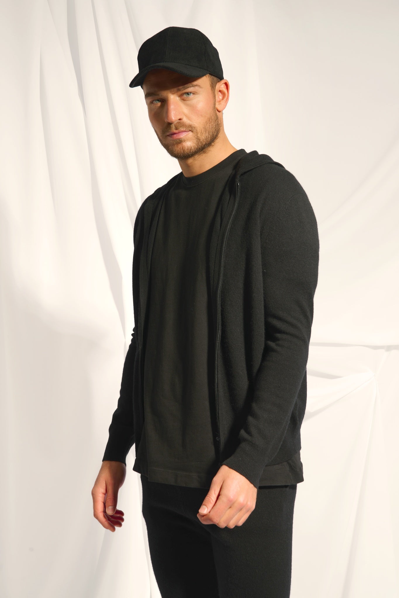 ELLIOT gilet col zippé capuche noir