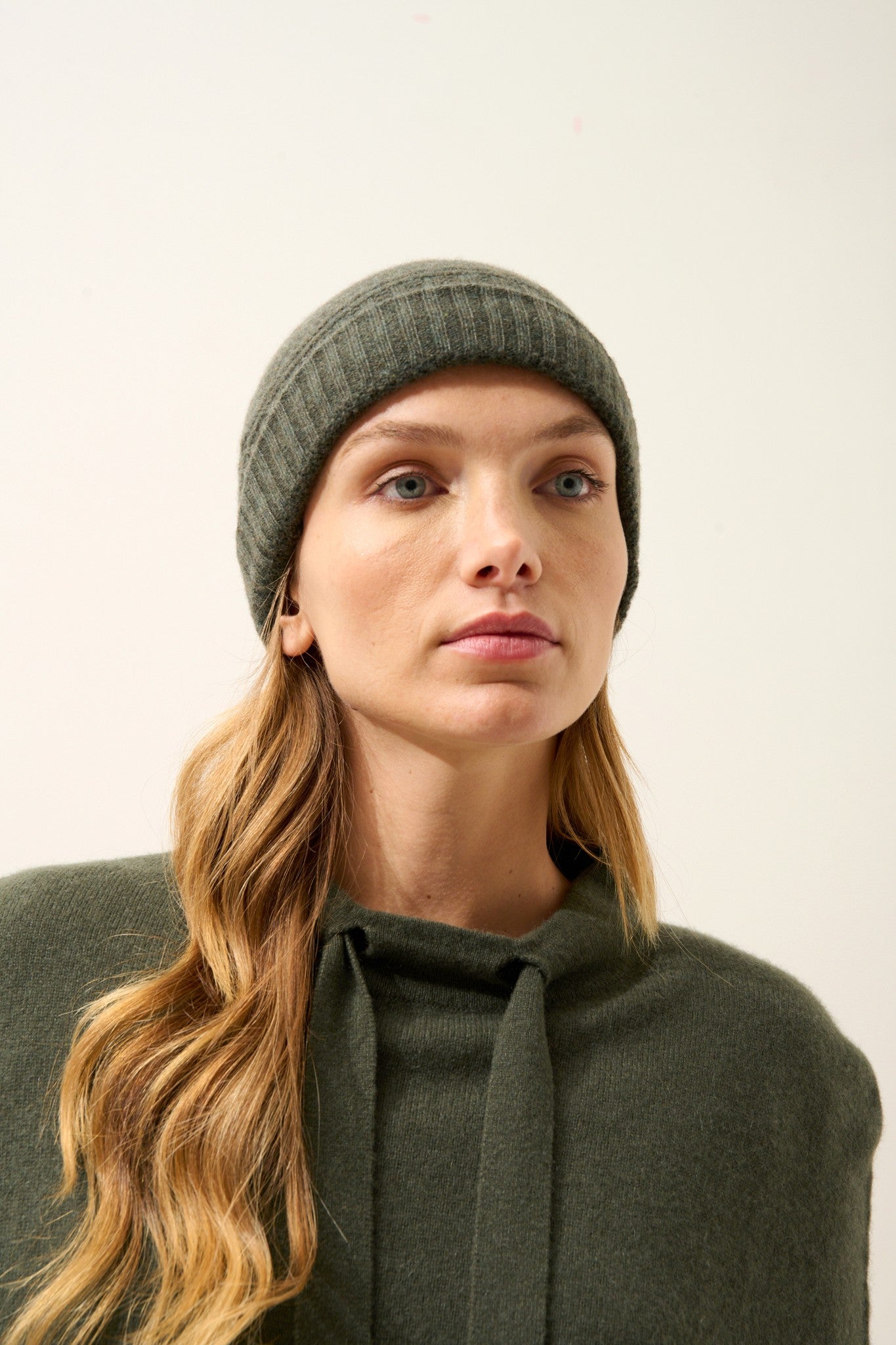 ember bonnet 4 fils kaki chiné 100% cachemire