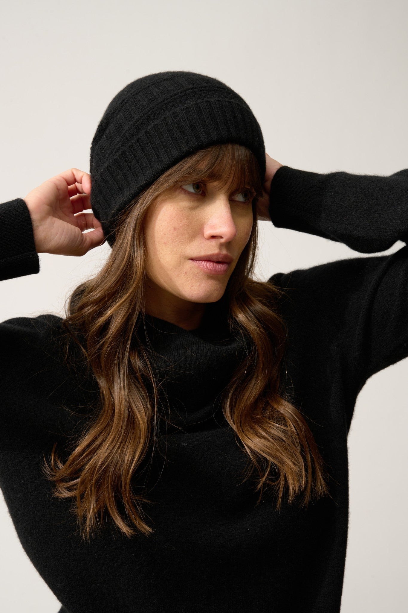 ember bonnet 4 fils noir 100% cachemire