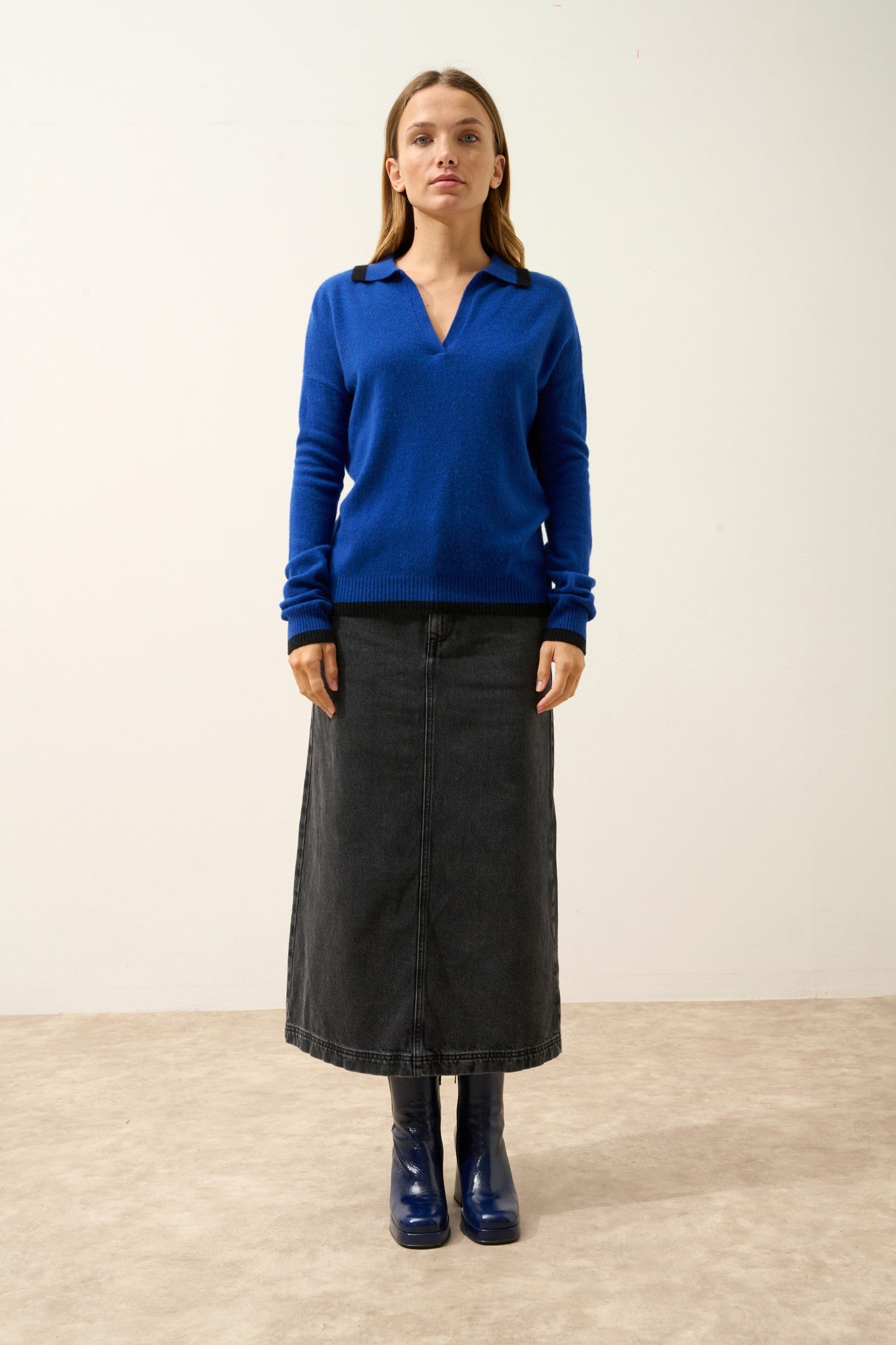 éoliane polo col v croisé bi-color outremer/noir 100% cachemire