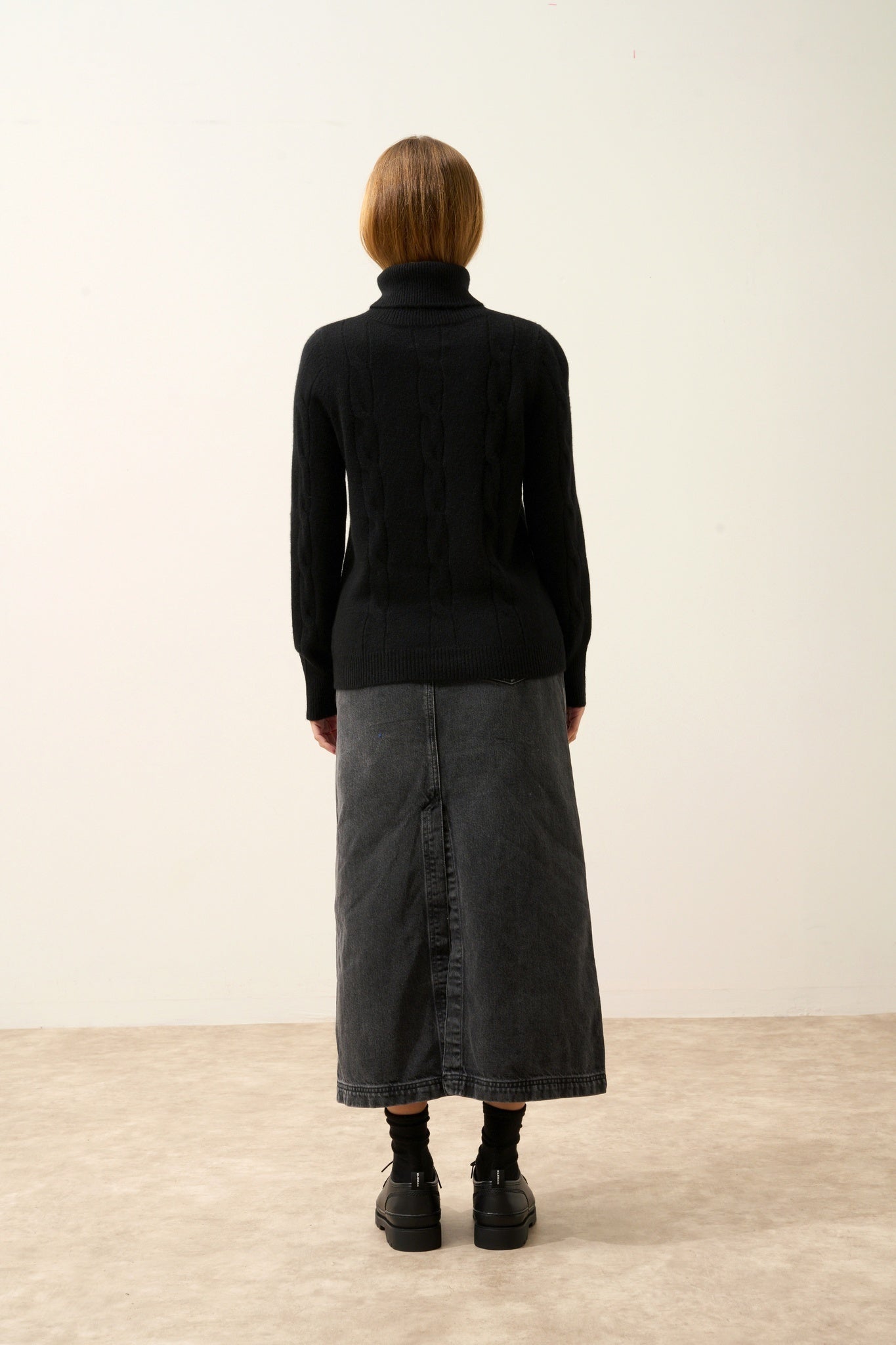 ESTELLE pull col roulé noir