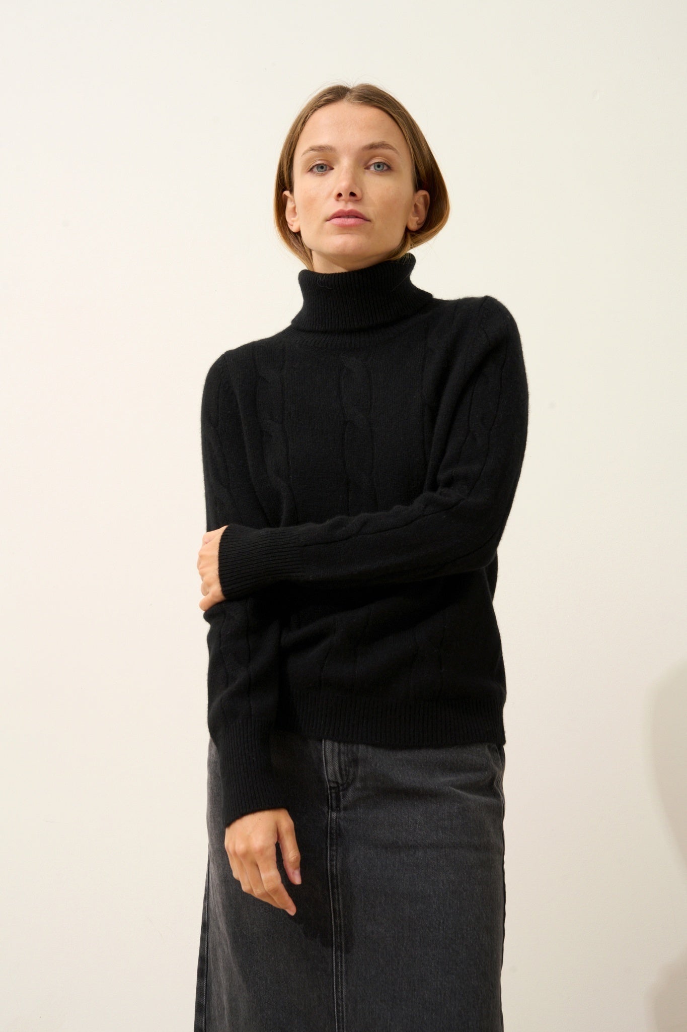 ESTELLE pull col roulé noir
