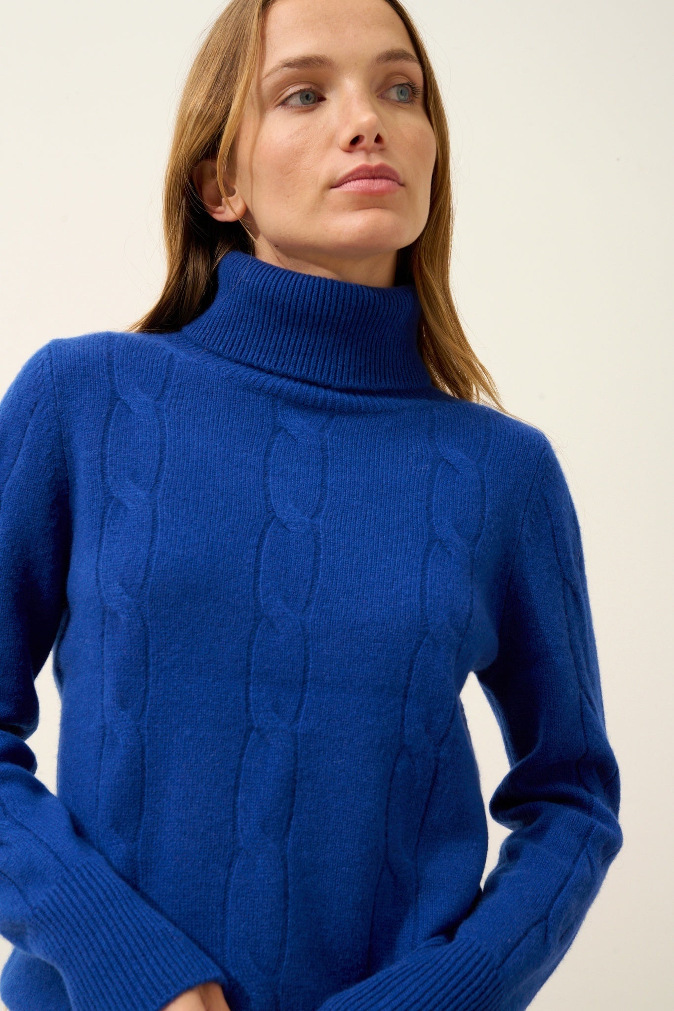 ESTELLE pull col roulé outremer