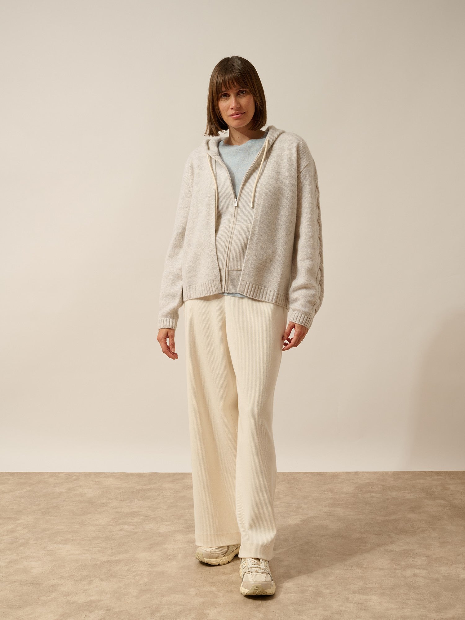 genevieve gilet col v 6 fils gris perle chiné