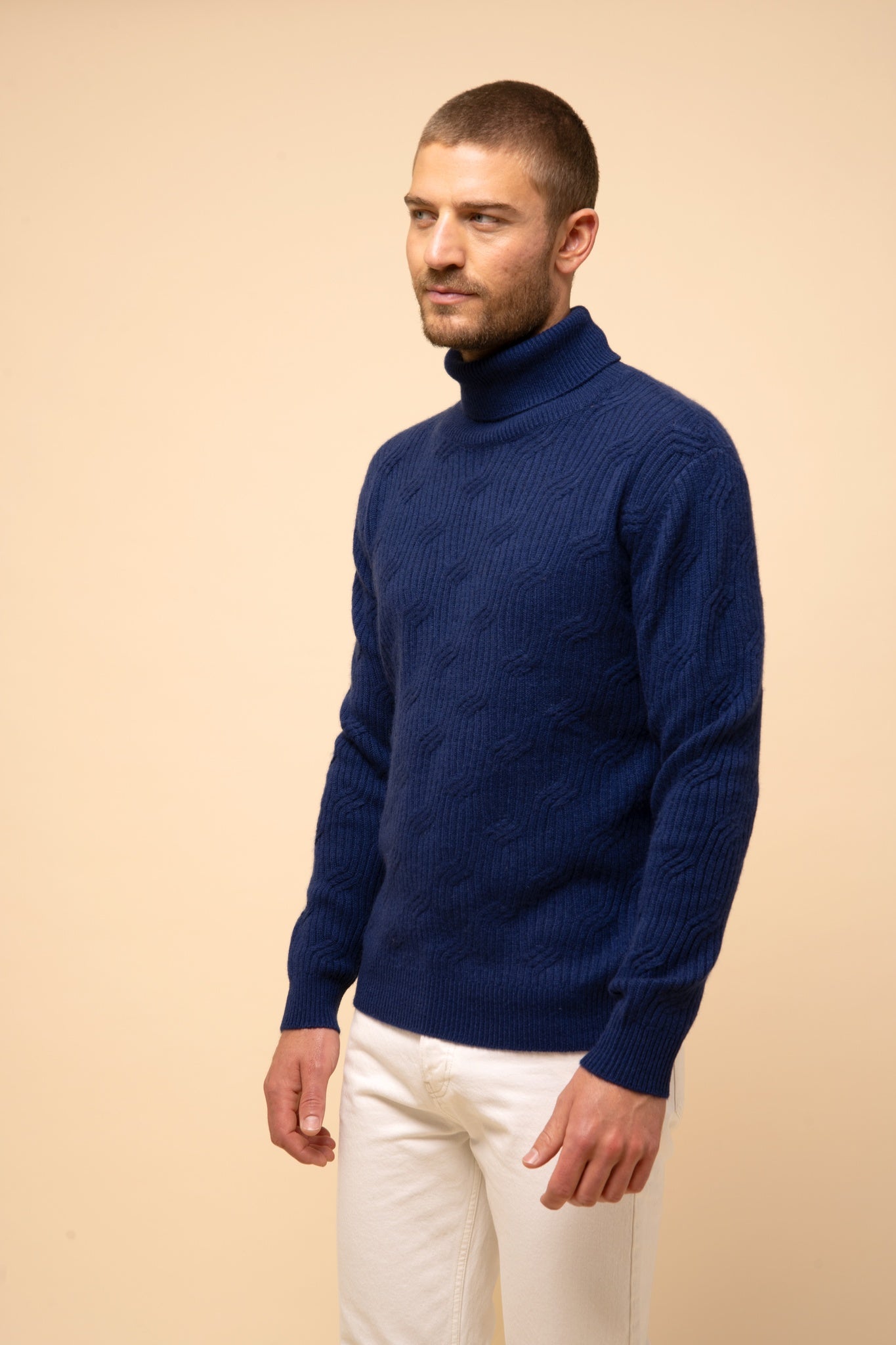 GOBA pull col roulé minuit