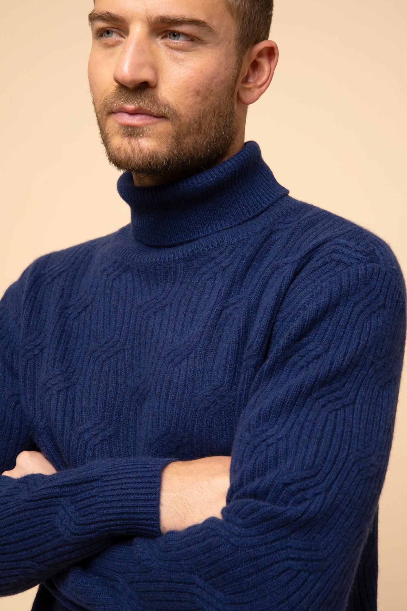 GOBA pull col roulé minuit