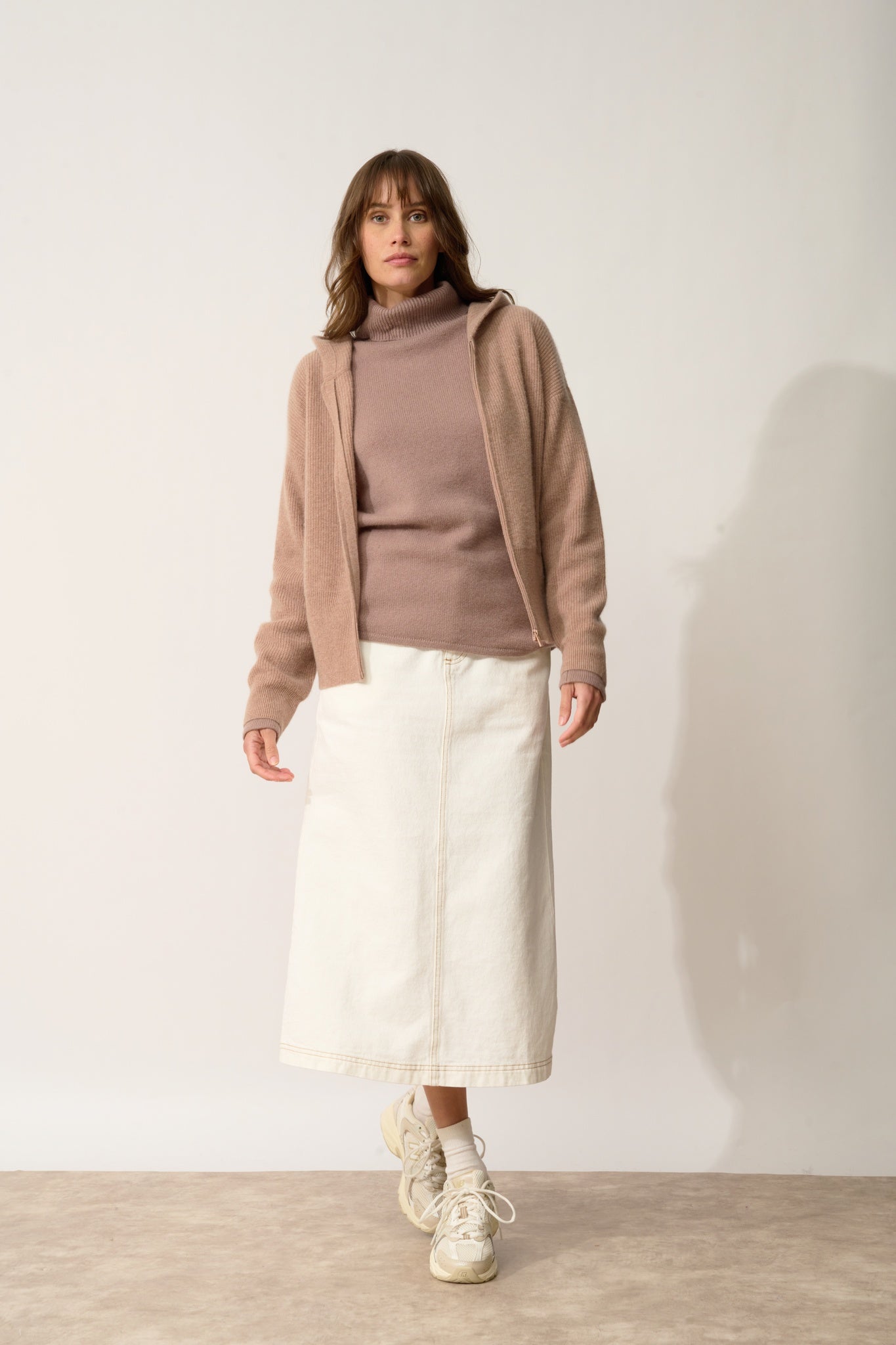 HELGA vest with zipped collar and camel hood