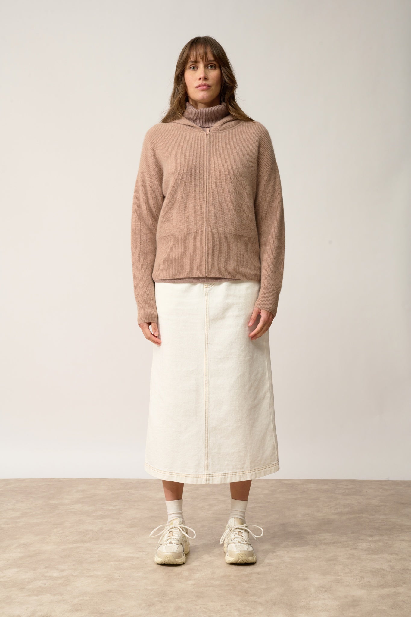 HELGA vest with zipped collar and camel hood