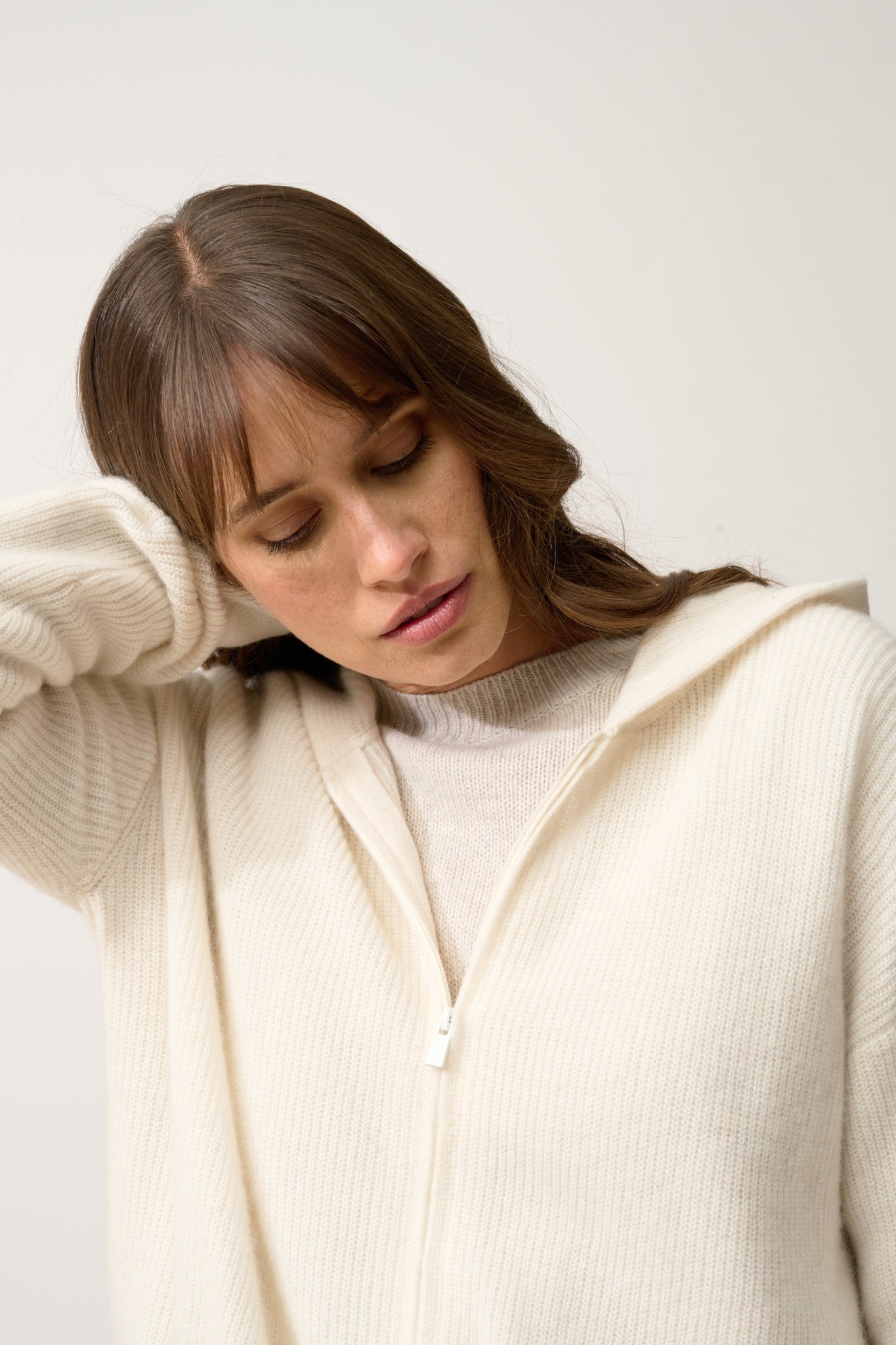 HELGA vest with zipped collar and ivory hood