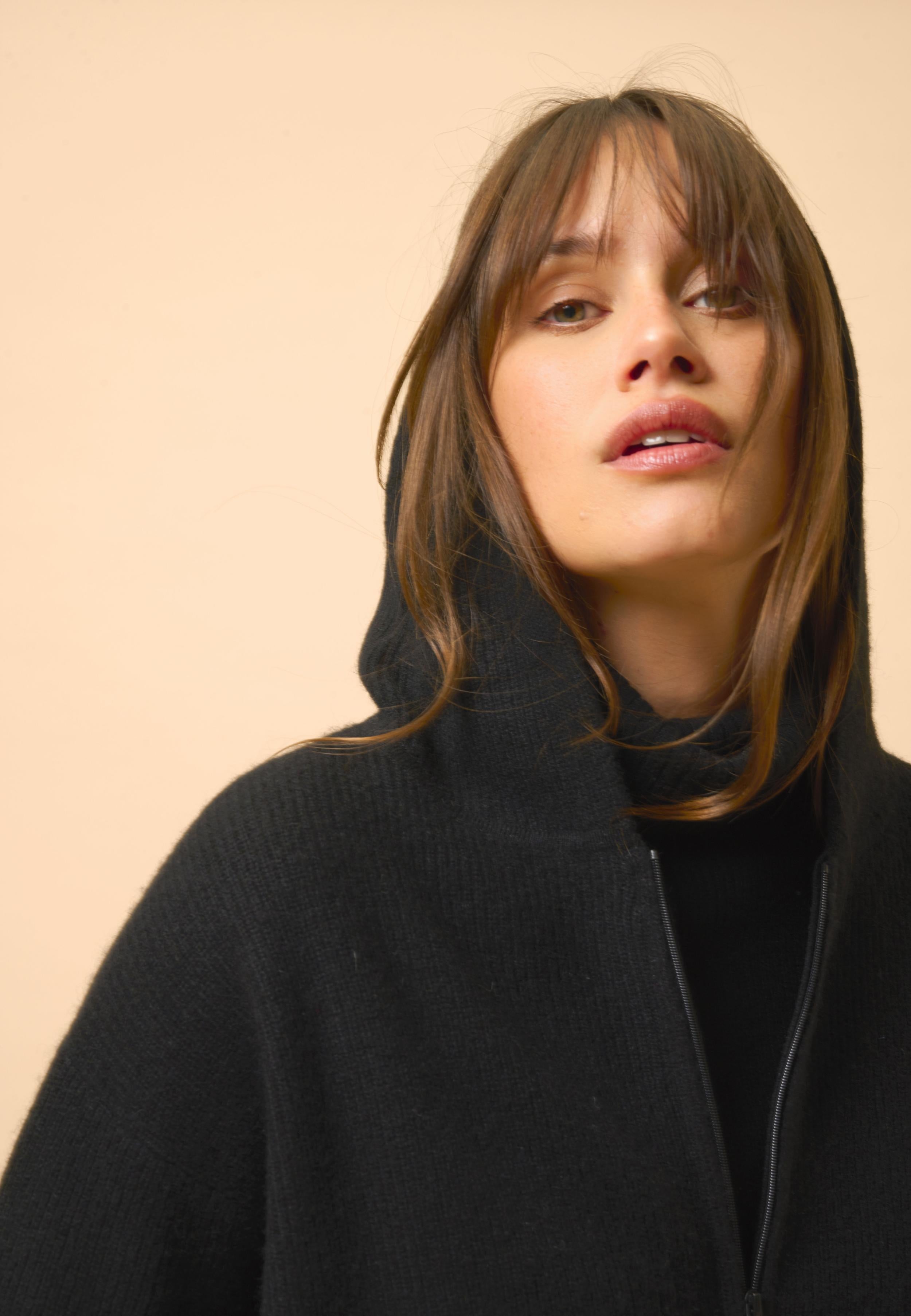 HELGA gilet col zippé capuche noir