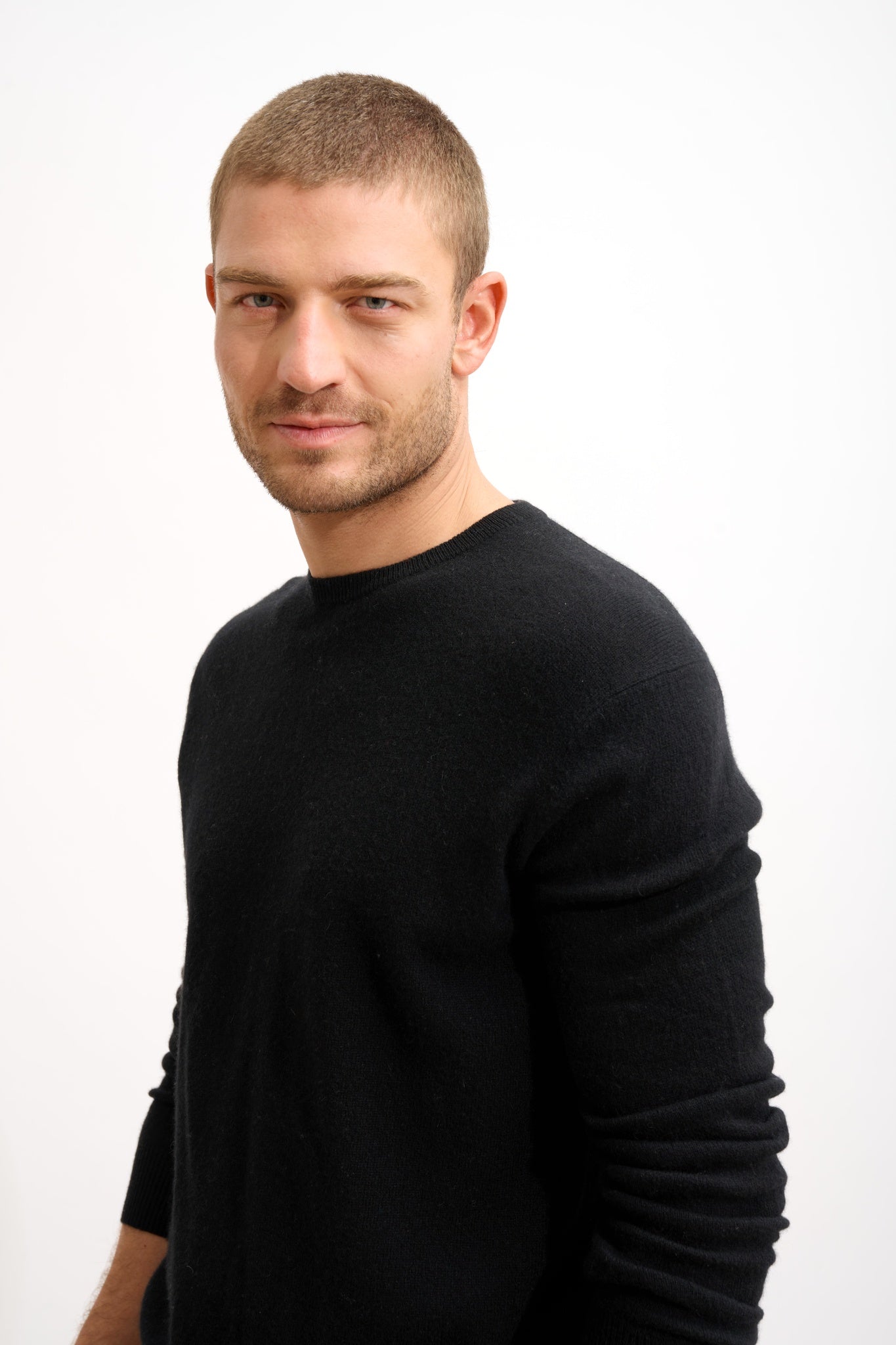 HOWARD pull col rond noir