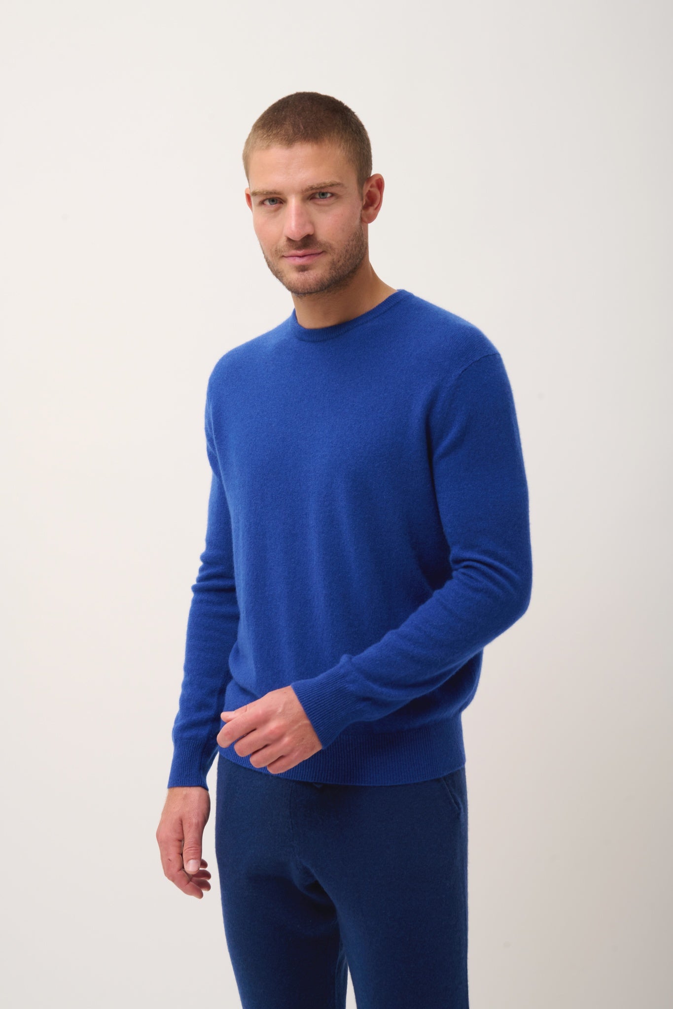 HOWARD pull col rond outremer