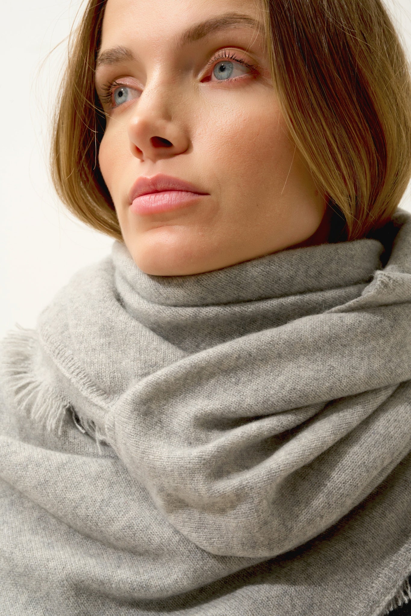 HUACHO écharpe carrée gris chiné