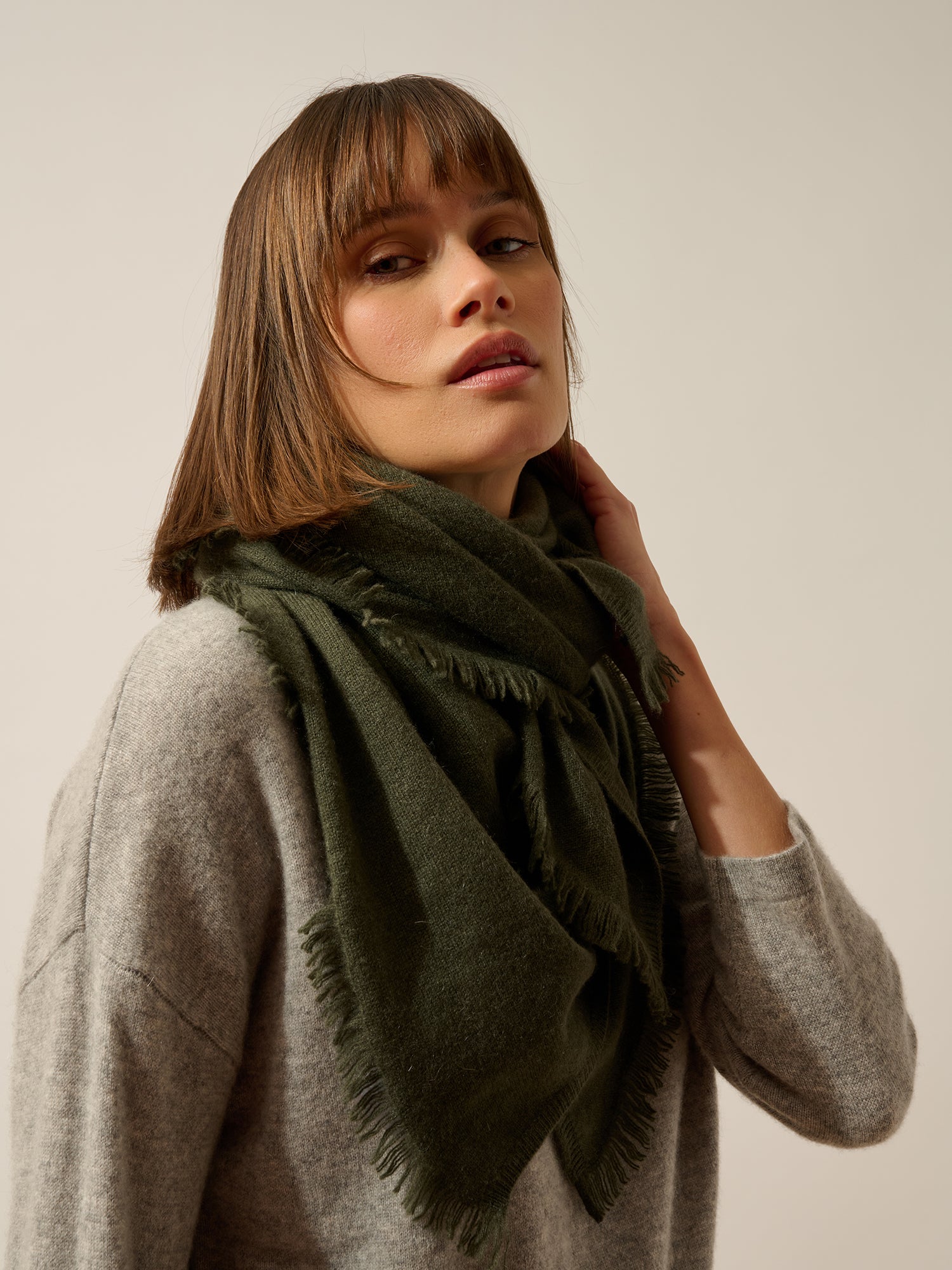 HUACHO écharpe carrée kaki