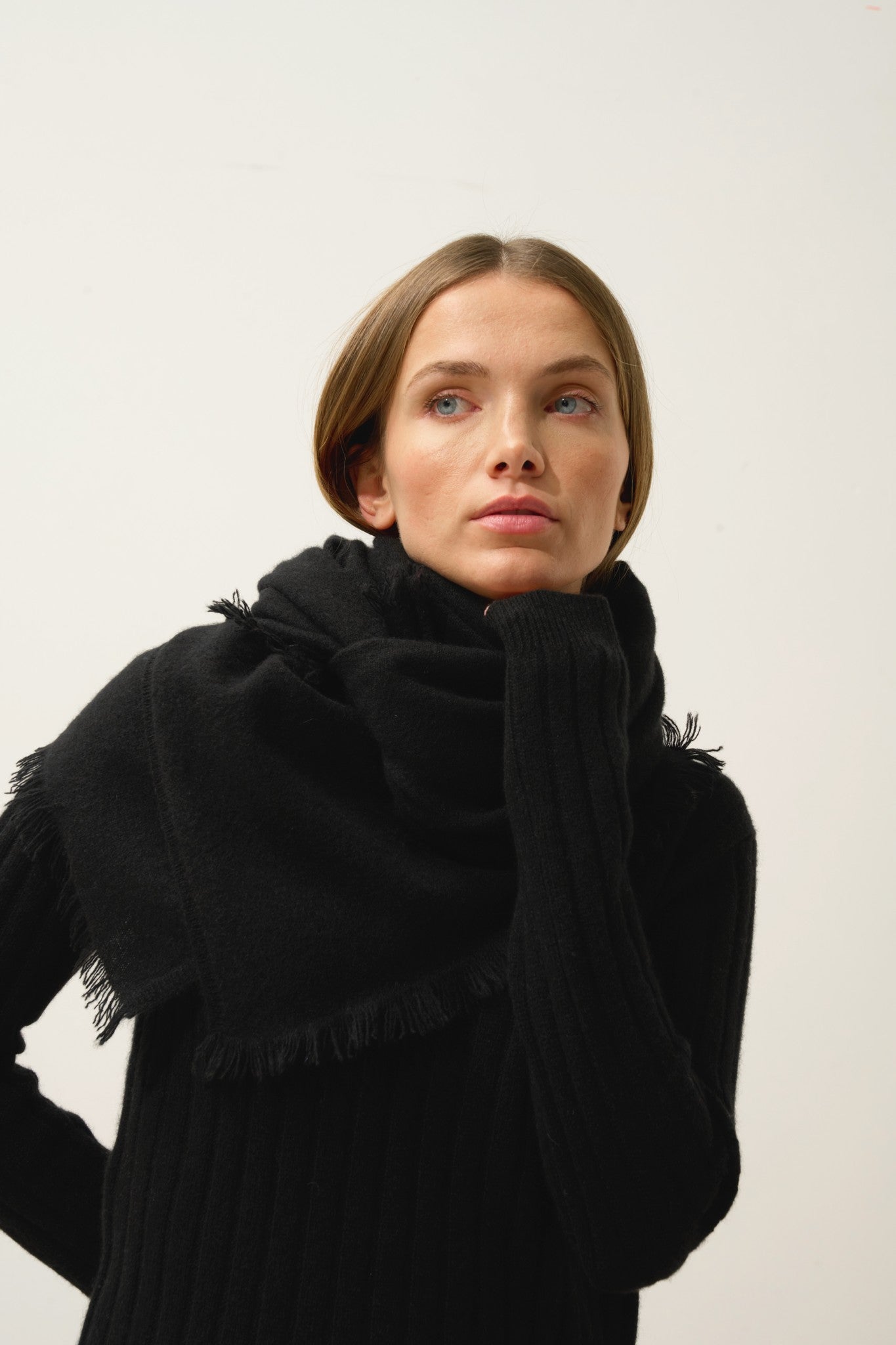 huacho écharpe carrée noir 100% cachemire