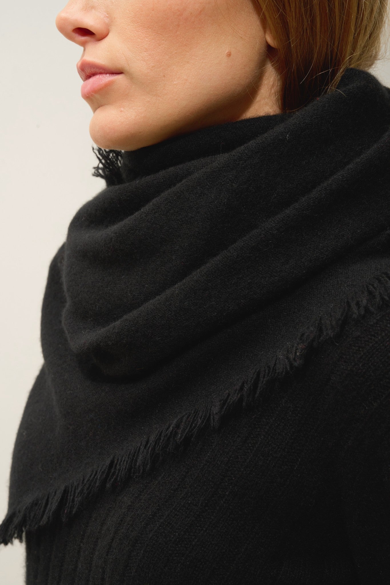 huacho écharpe carrée noir 100% cachemire