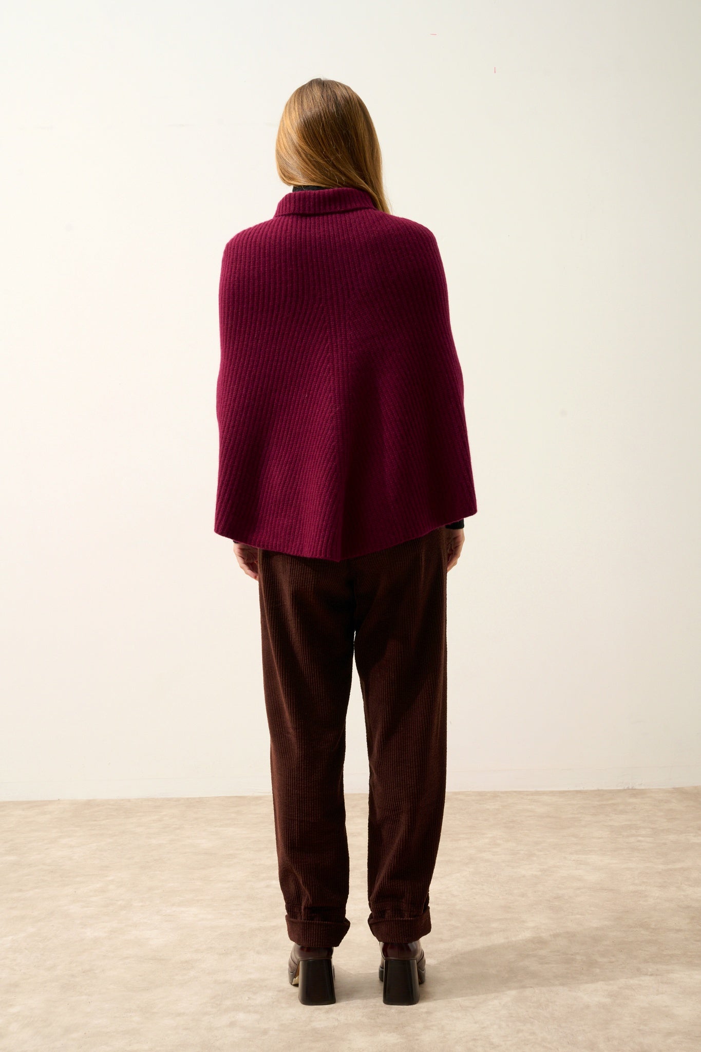 HUARAZ burgundy stand-up collar cape