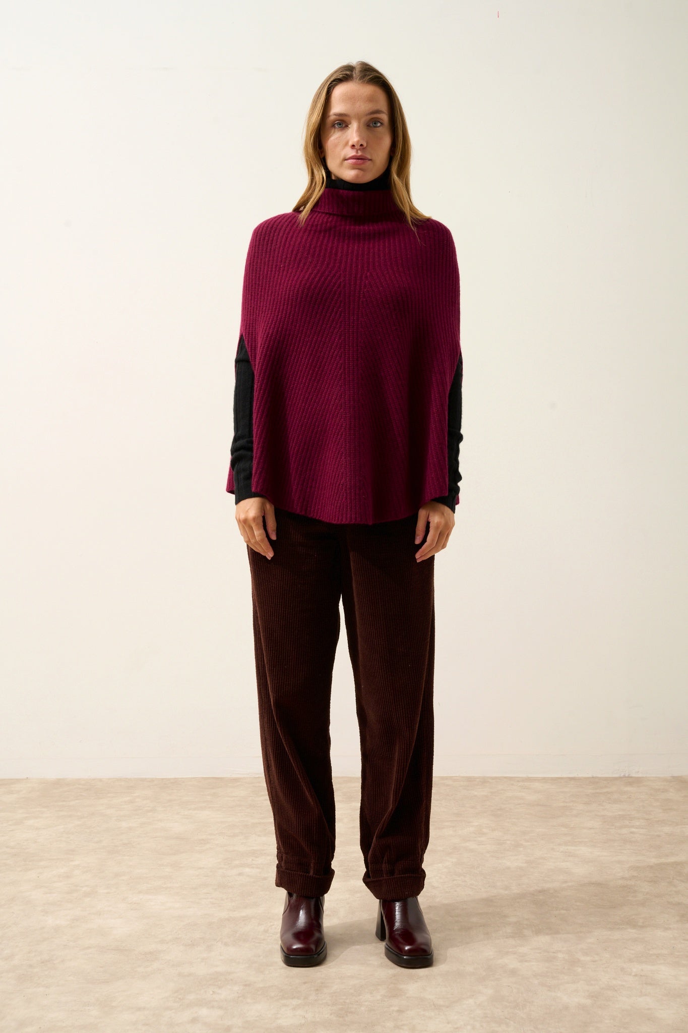 HUARAZ burgundy stand-up collar cape