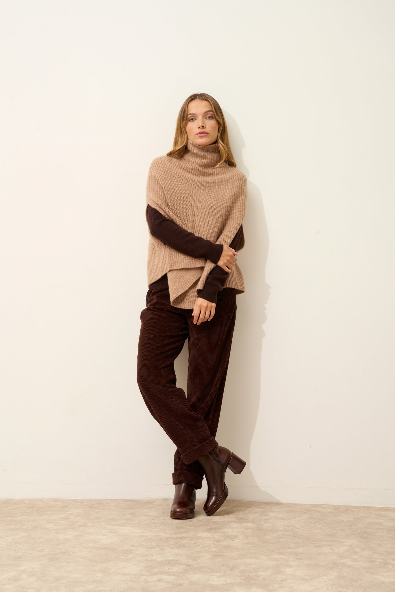 HUARAZ cape stand-up collar camel mottled