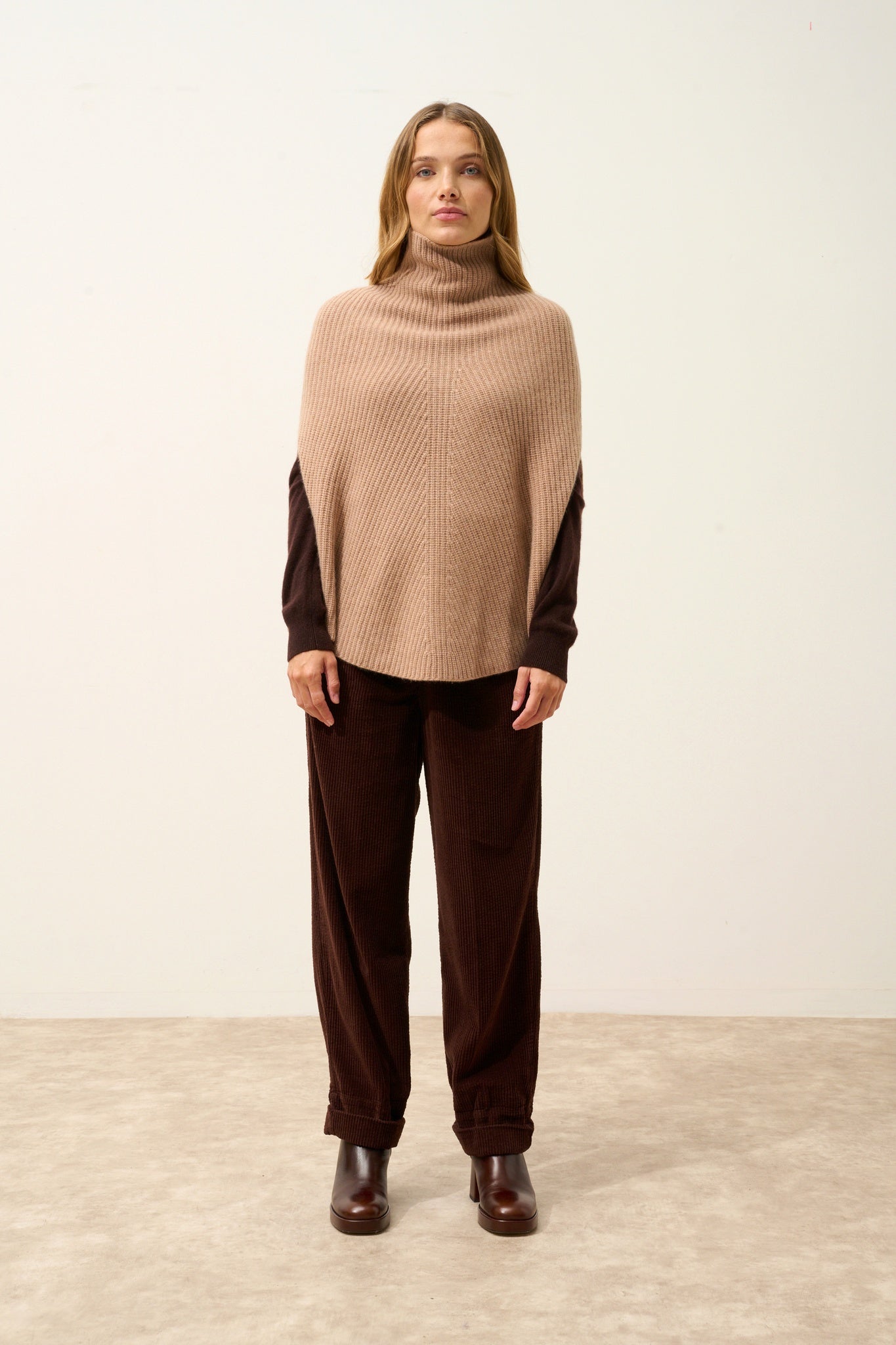 HUARAZ cape stand-up collar camel mottled