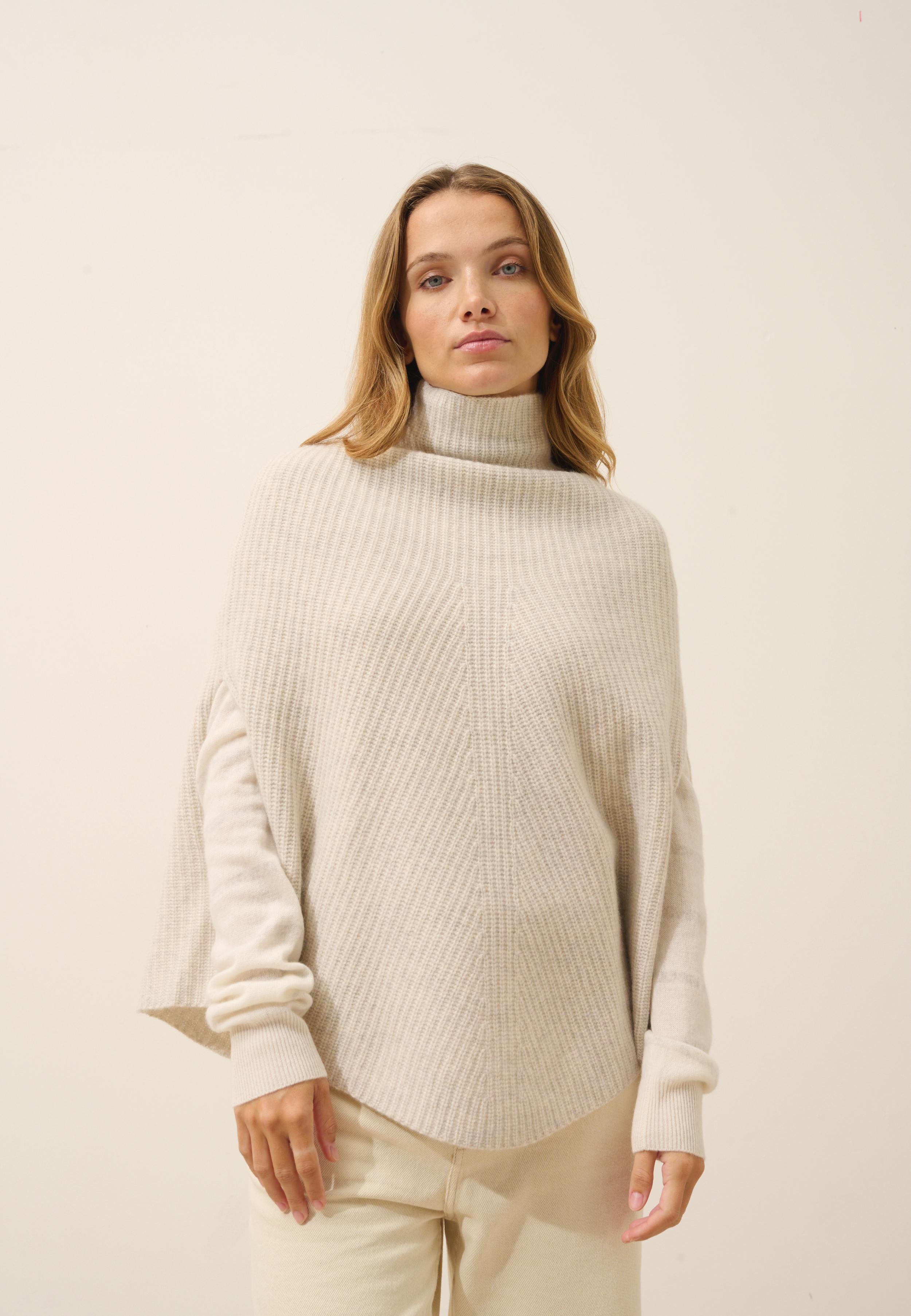 HUARAZ cape with pearl-grey stand-up collar