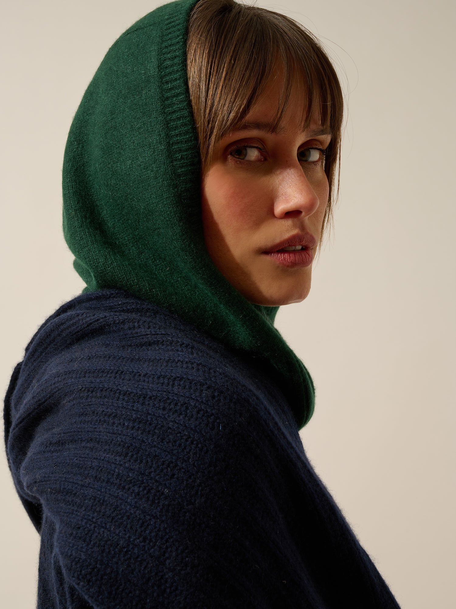 HUTTON 4-ply navy neck warmer