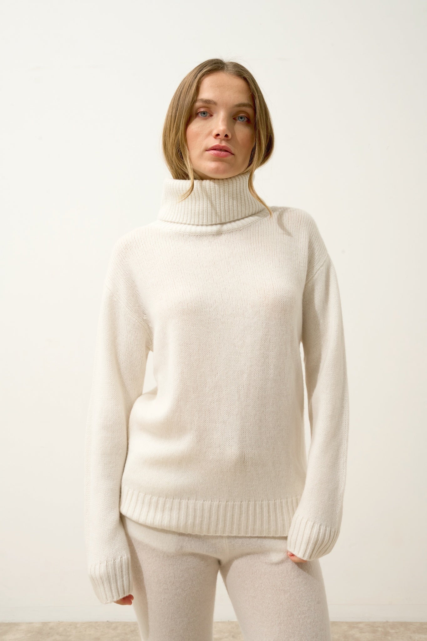 ISERIA pull col roulé 4 fils ivoire