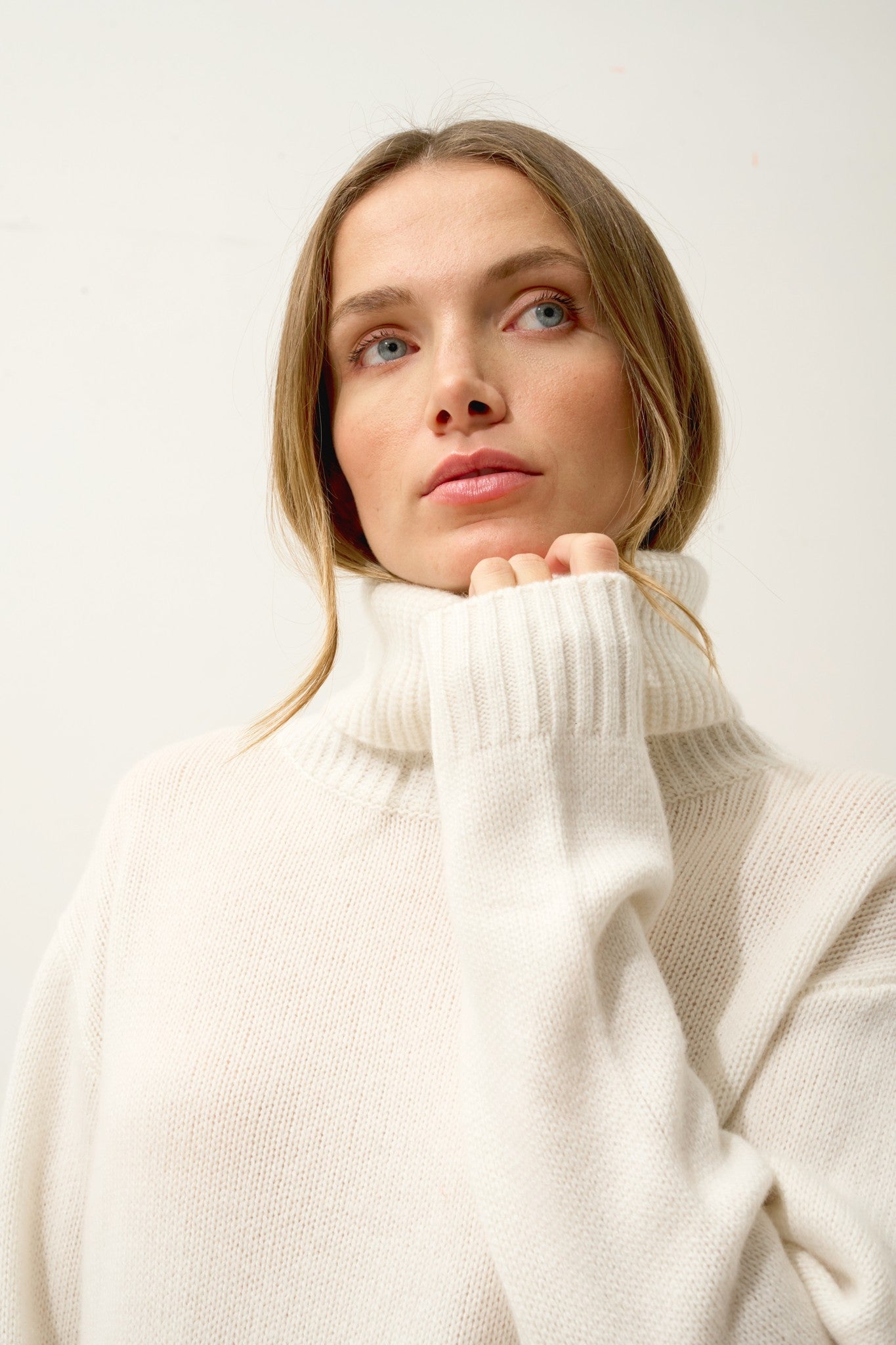 iseria pull col roulé 4 fils ivoire 100% cachemire