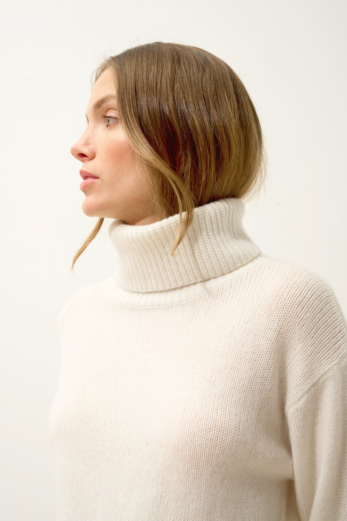 iseria pull col roulé 4 fils ivoire 100% cachemire