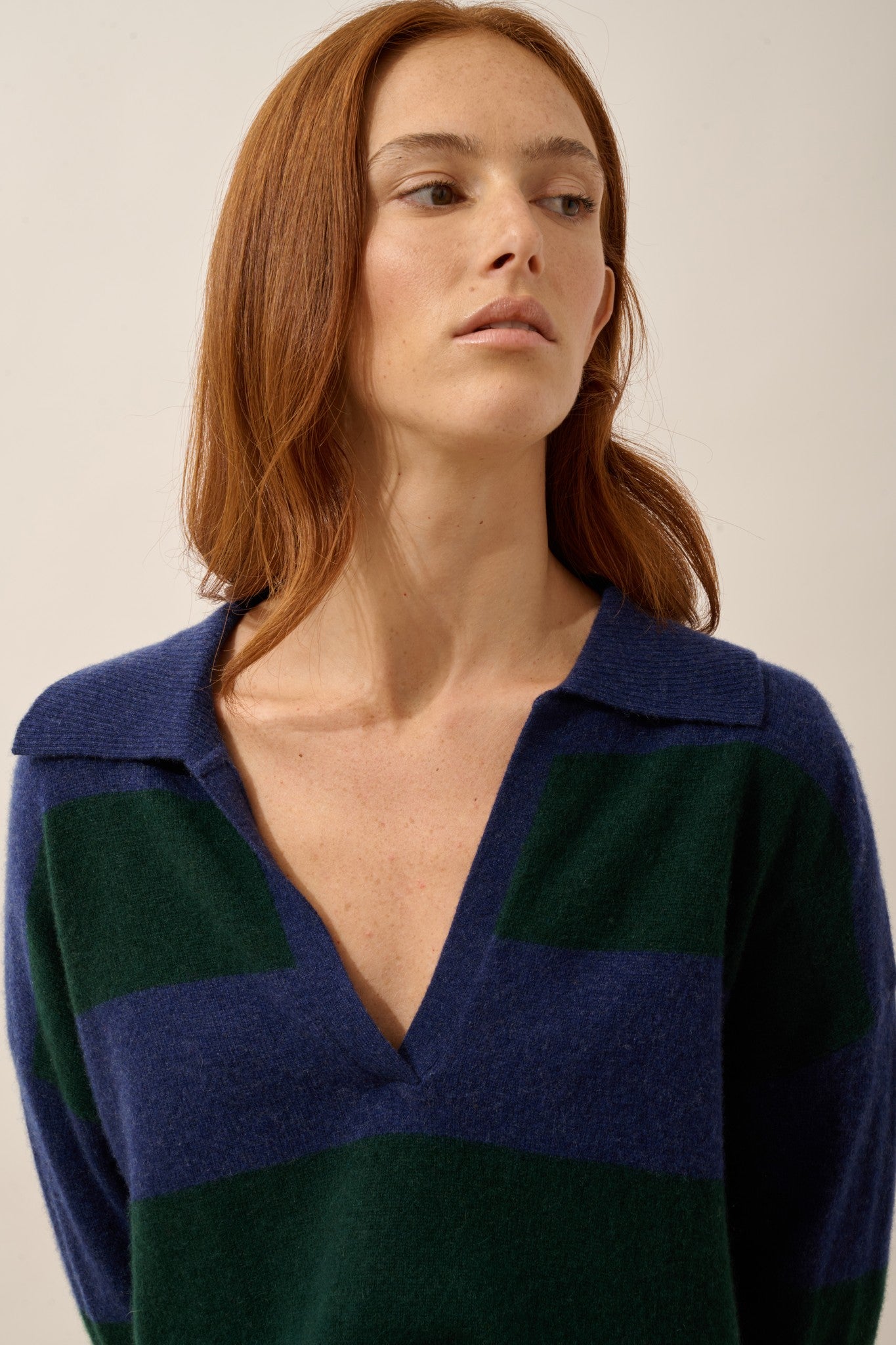 ivana polo col v croisé bi-color bleu nuit/cyprès