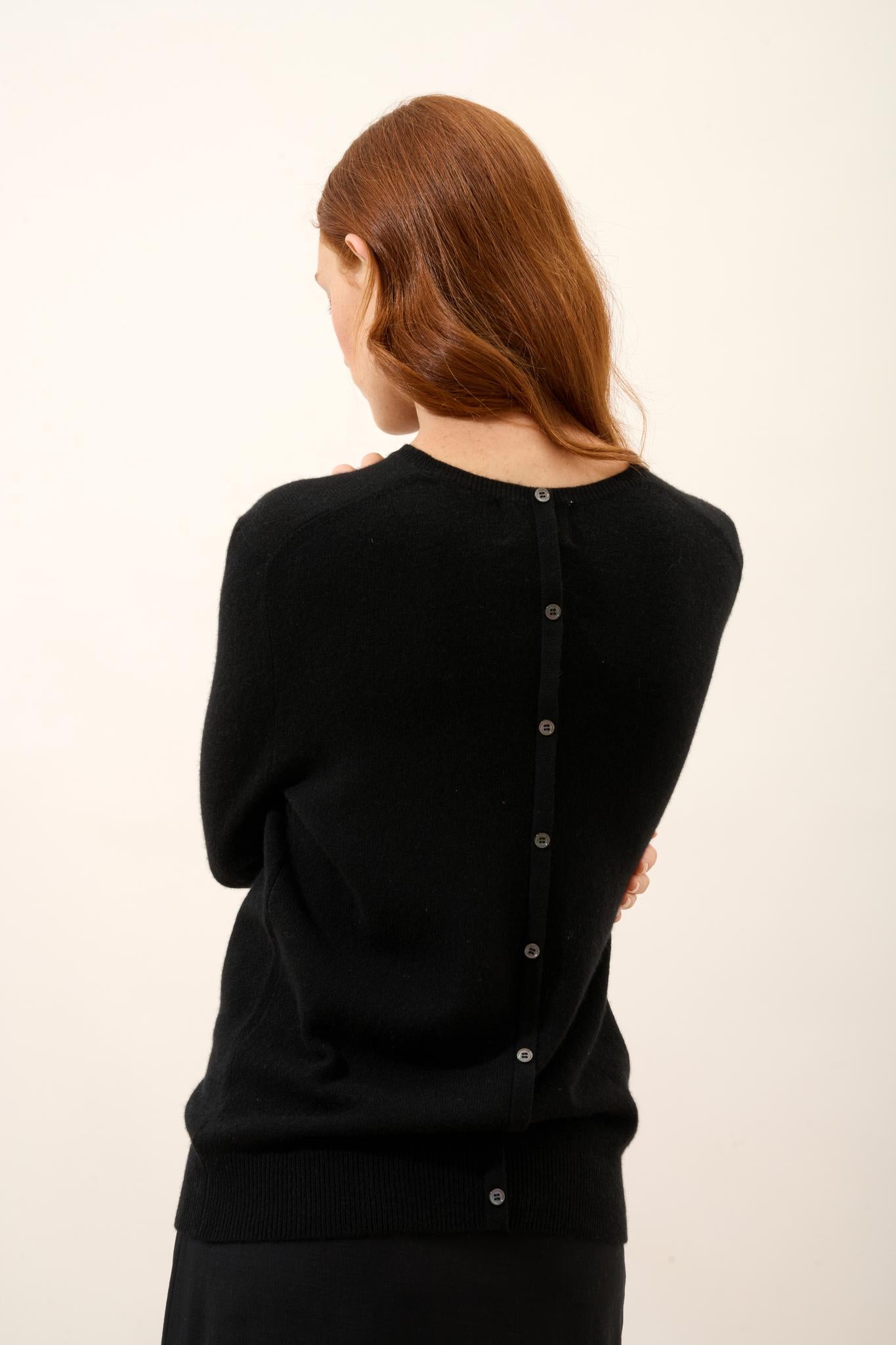 JANICE black round-neck sweater