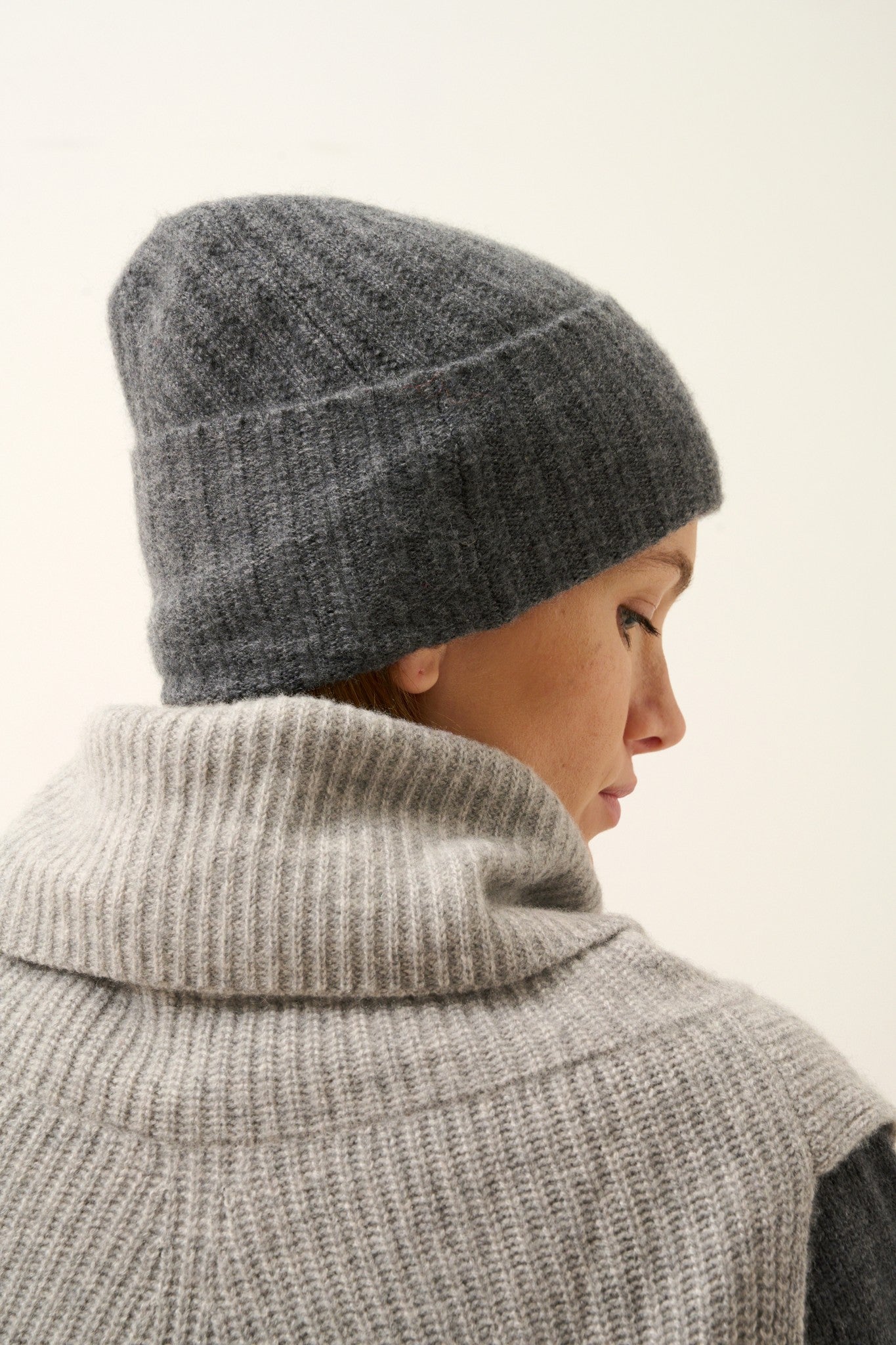 jin bonnet 6 fils anthracite chiné 100% cachemire