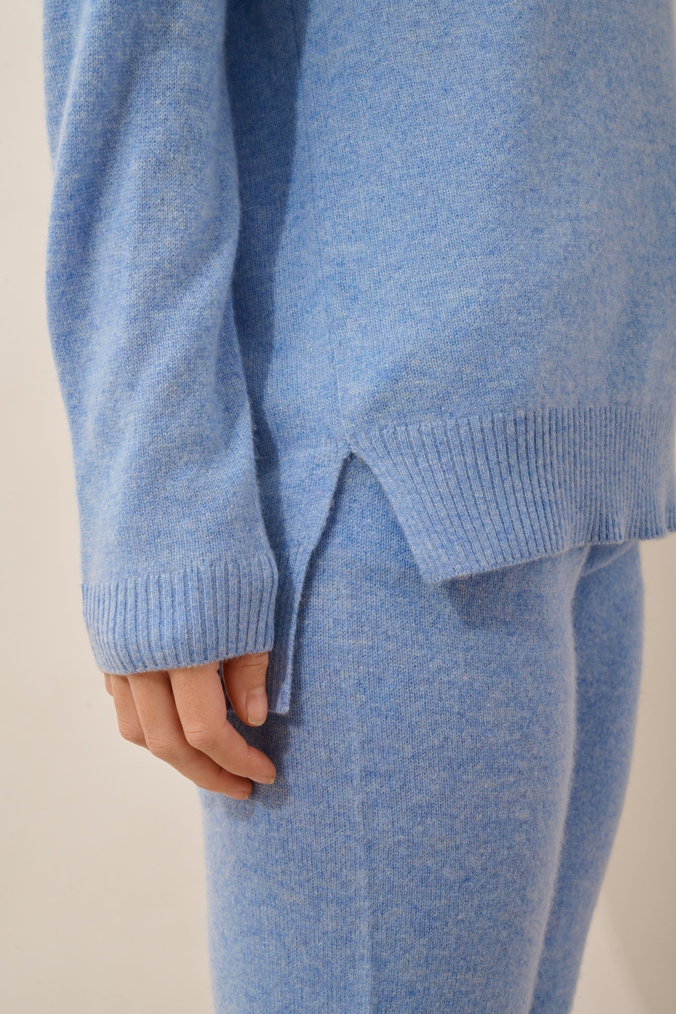 JOSPE sky round neck sweater